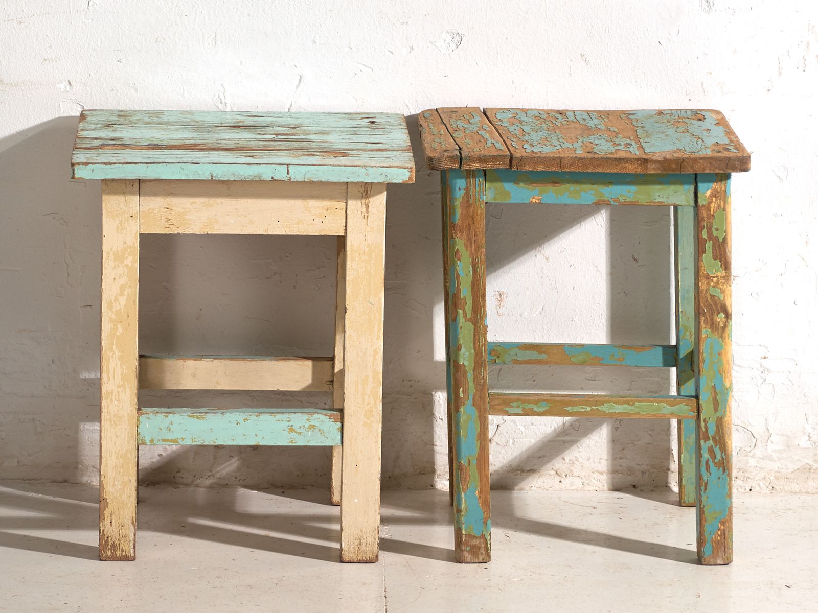 Tables de chevet d'époque en bois de pin, Europe centrale, vers 1940 #4 photo Mobilier