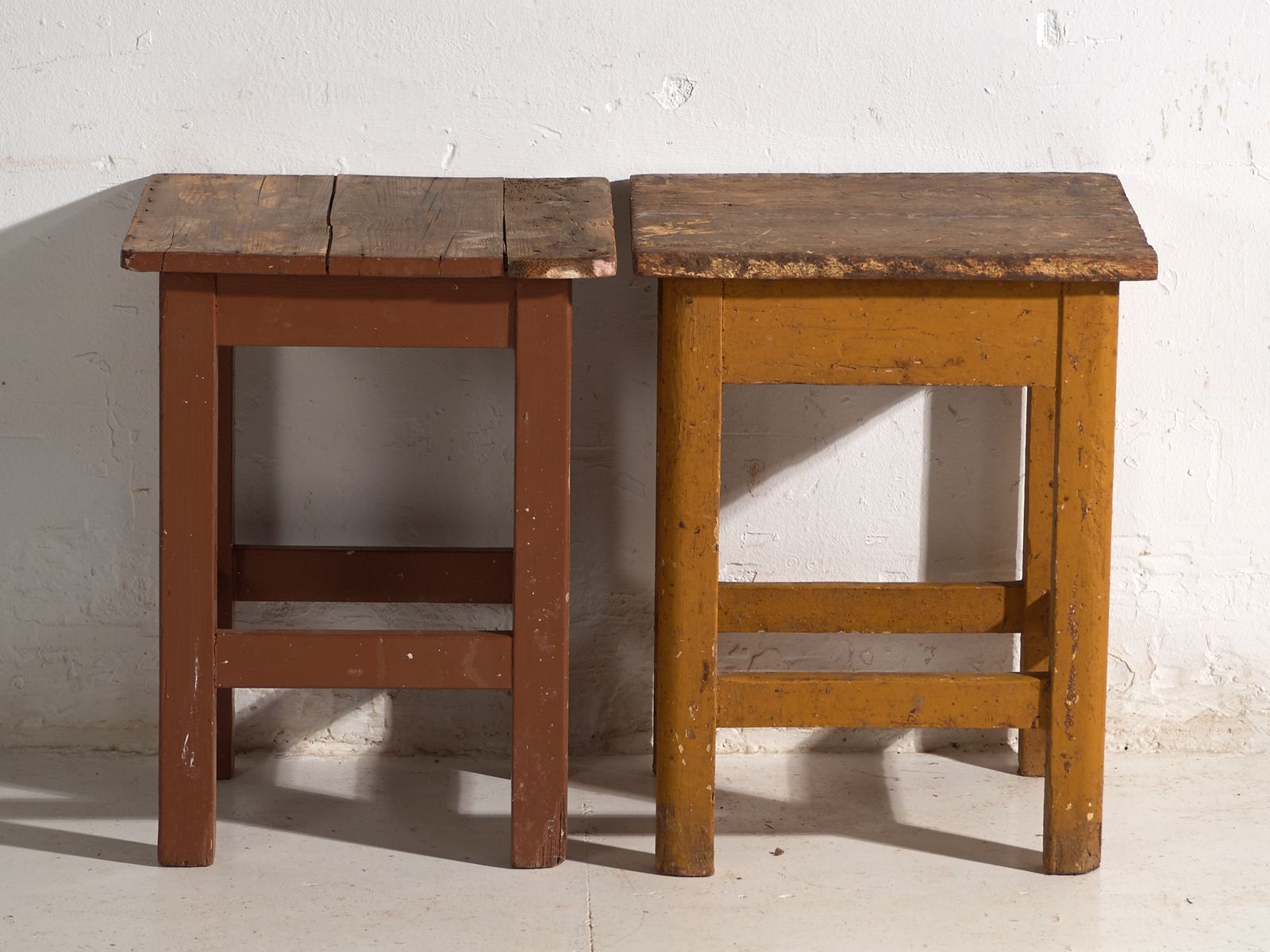 Tables de chevet d'époque en bois de pin, Europe centrale, vers 1940 #7 photo for sale