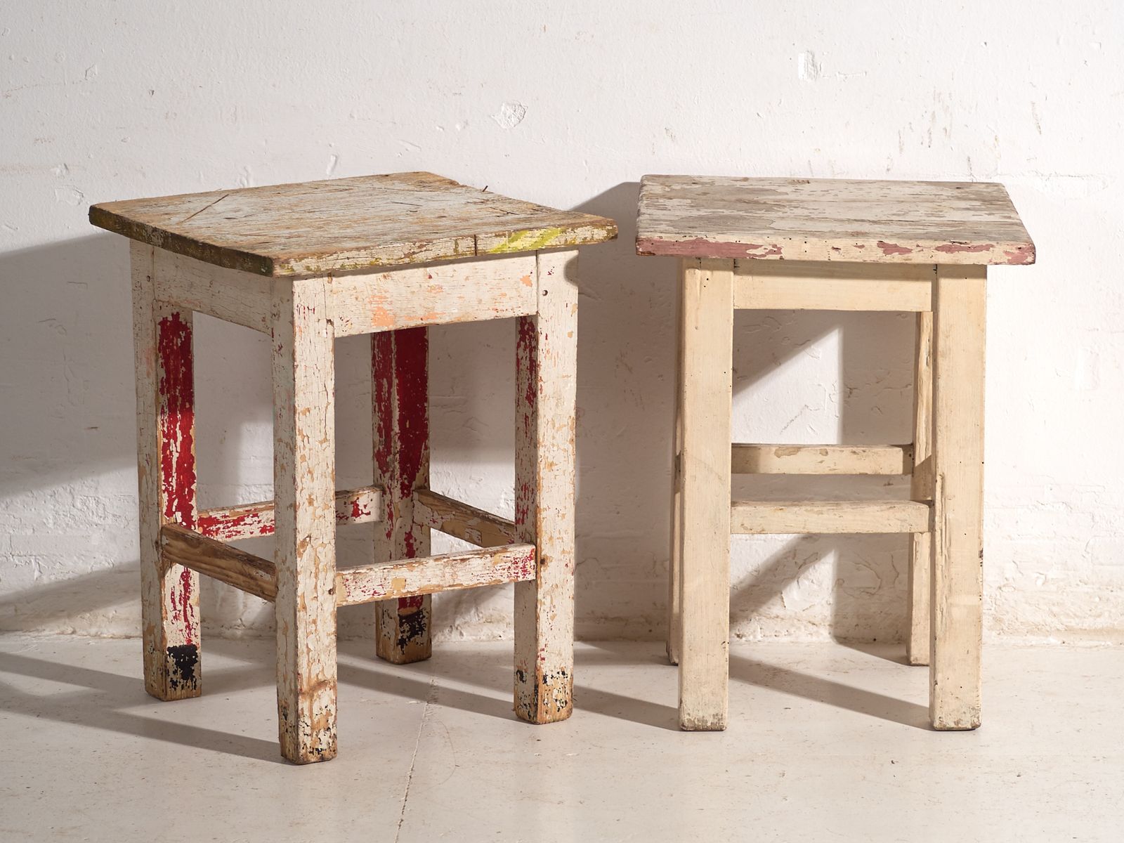 Tables de chevet d'époque en bois de pin, Europe centrale, vers 1940 #11 photo for sale