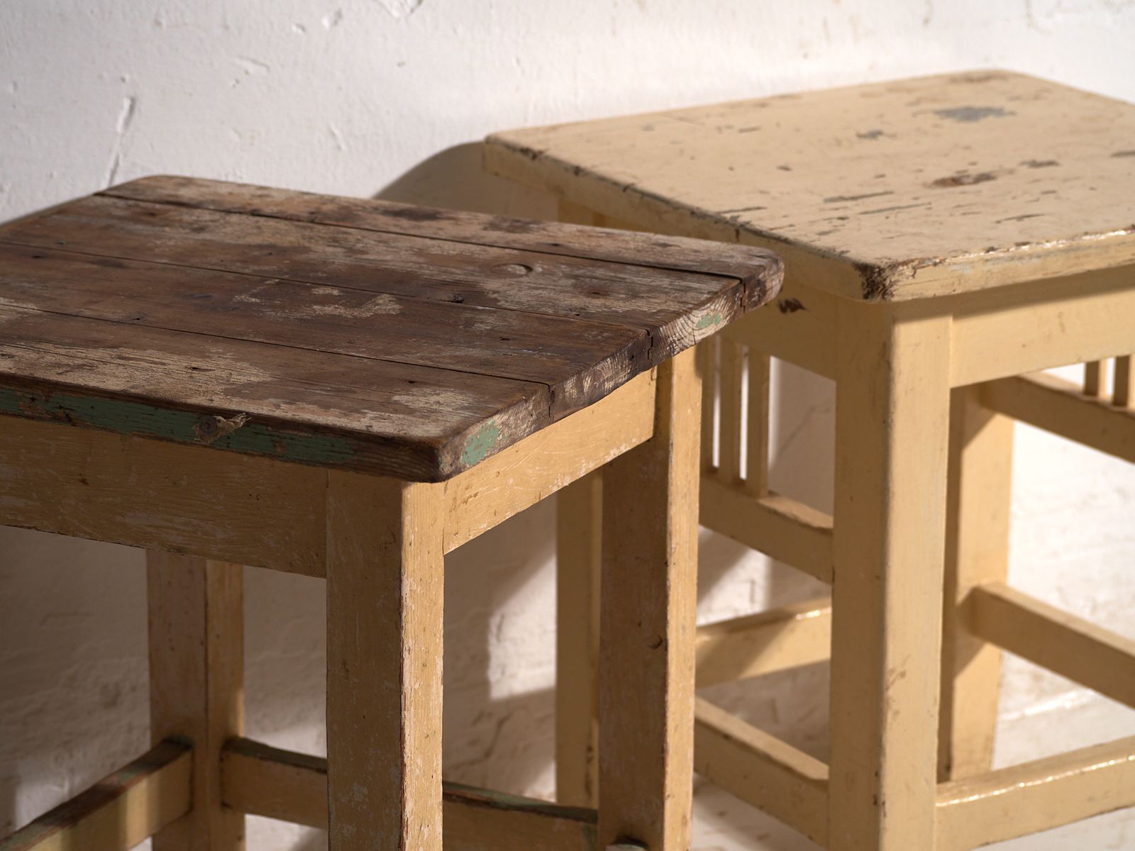 Tables de chevet d'époque en bois de pin - Europe centrale, vers 1940 #17 photo furniture