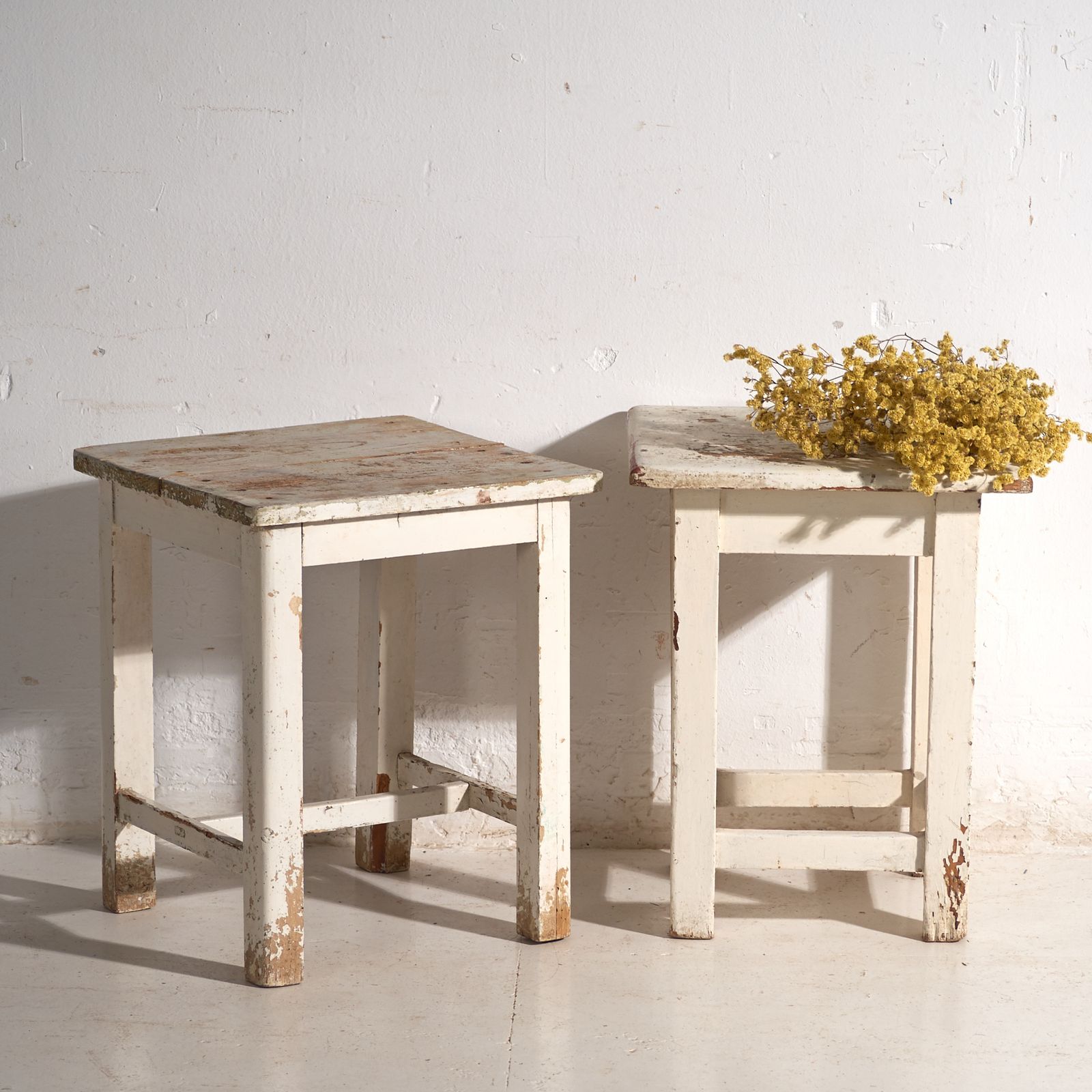 Tables de chevet d'époque en bois de pin, Europe centrale, vers 1940 #12