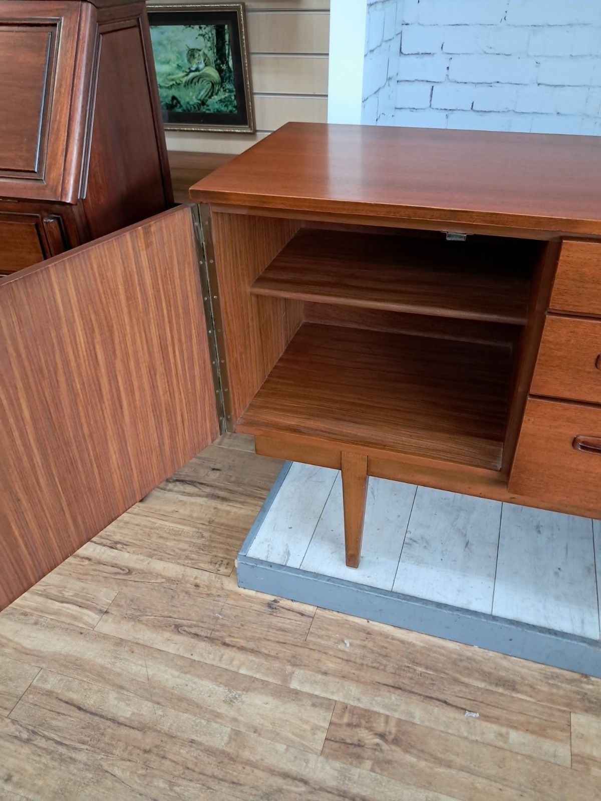photo vintage Mid Century Nathan Teak Sideboard Vintage Retro Tv Cabinet Cupboard Compact 1960