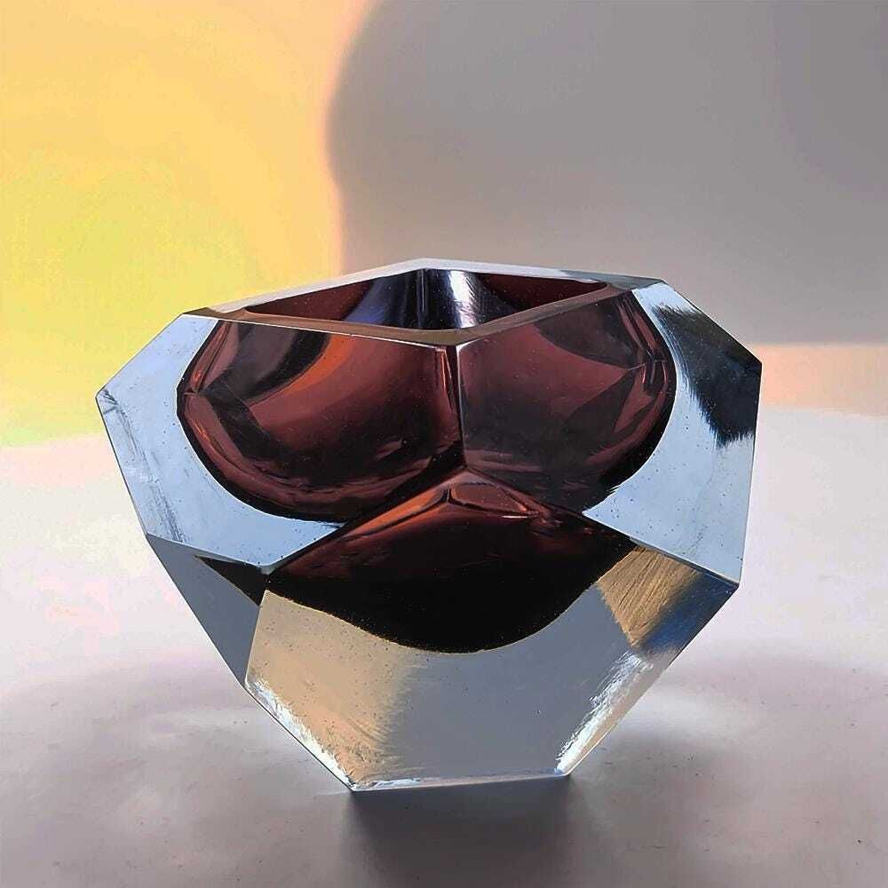 Asymmetrische veelzijdige asbak van uraniumglas in Murano-stijl, jaren 1960. Gemaakt in Murano, Italië photo 215.0