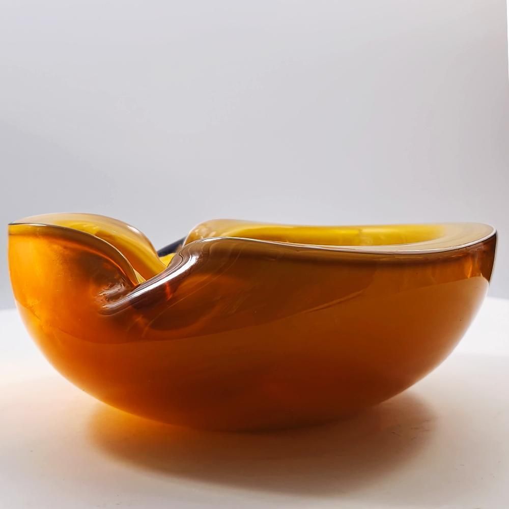 Zeldzame asbak uit de jaren 1950, ontworpen door Alfredo Barbini, handgemaakt Murano-glas, geproduceerd door de historische fabriek Vecchia Murano V.M. 17 cm / 6,69 inch photo 322.0