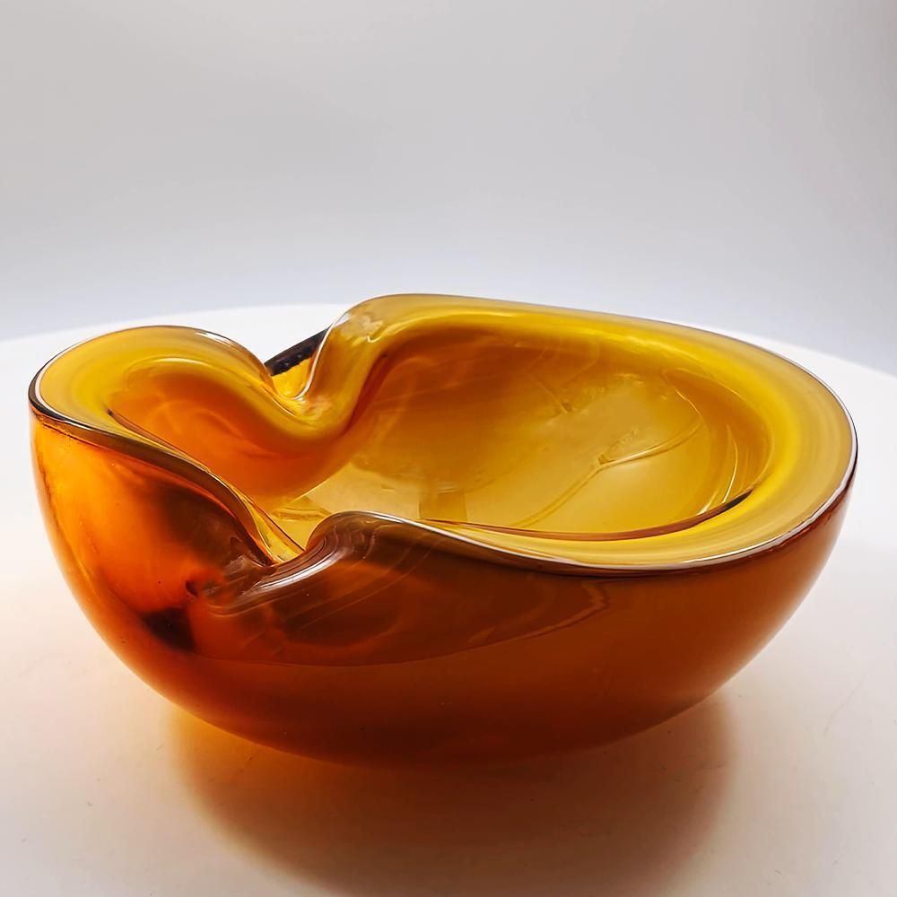Zeldzame asbak uit de jaren 1950, ontworpen door Alfredo Barbini, handgemaakt Murano-glas, geproduceerd door de historische fabriek Vecchia Murano V.M. 17 cm / 6,69 inch photo buy