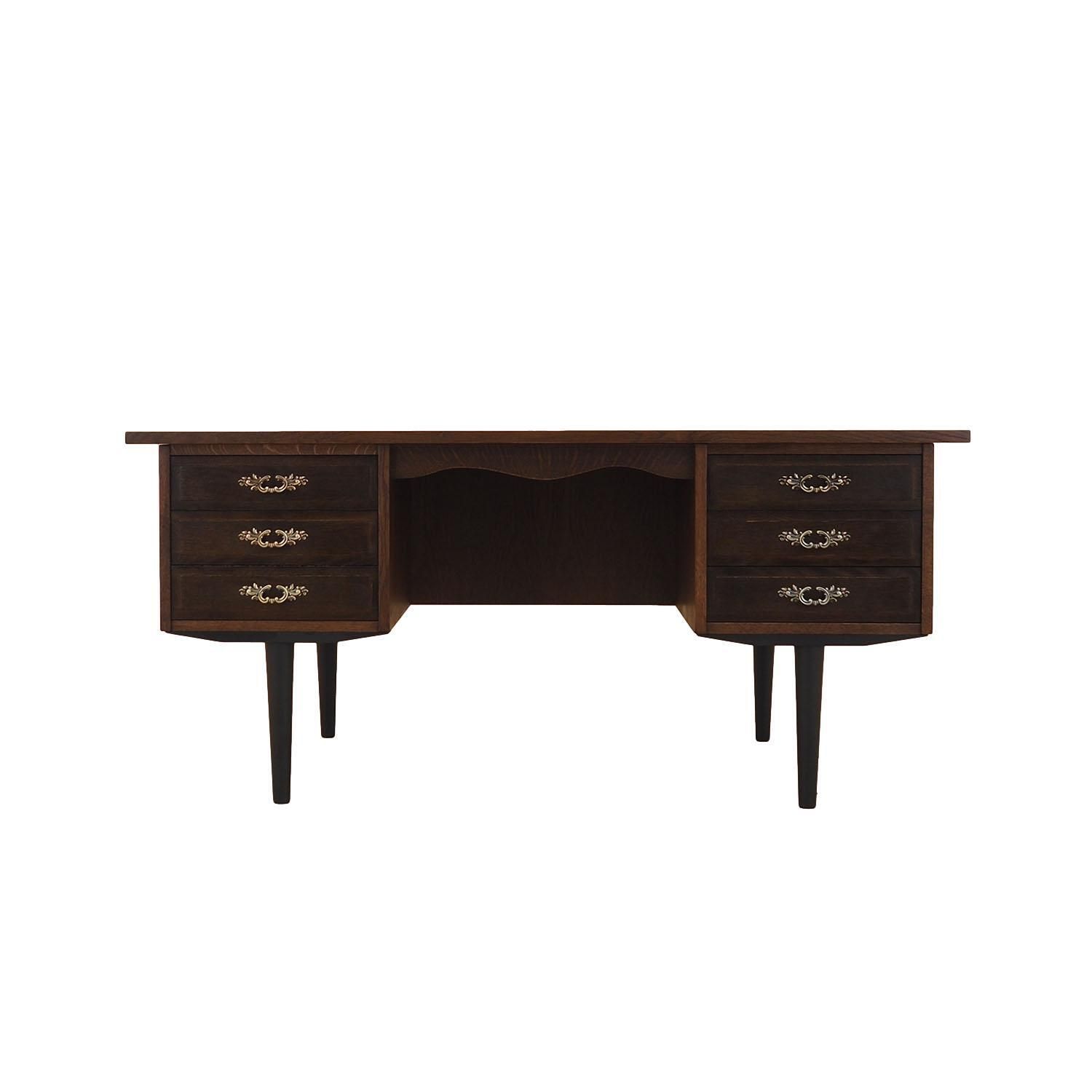 Bureau danois en placage de noyer à six tiroirs, années 1960