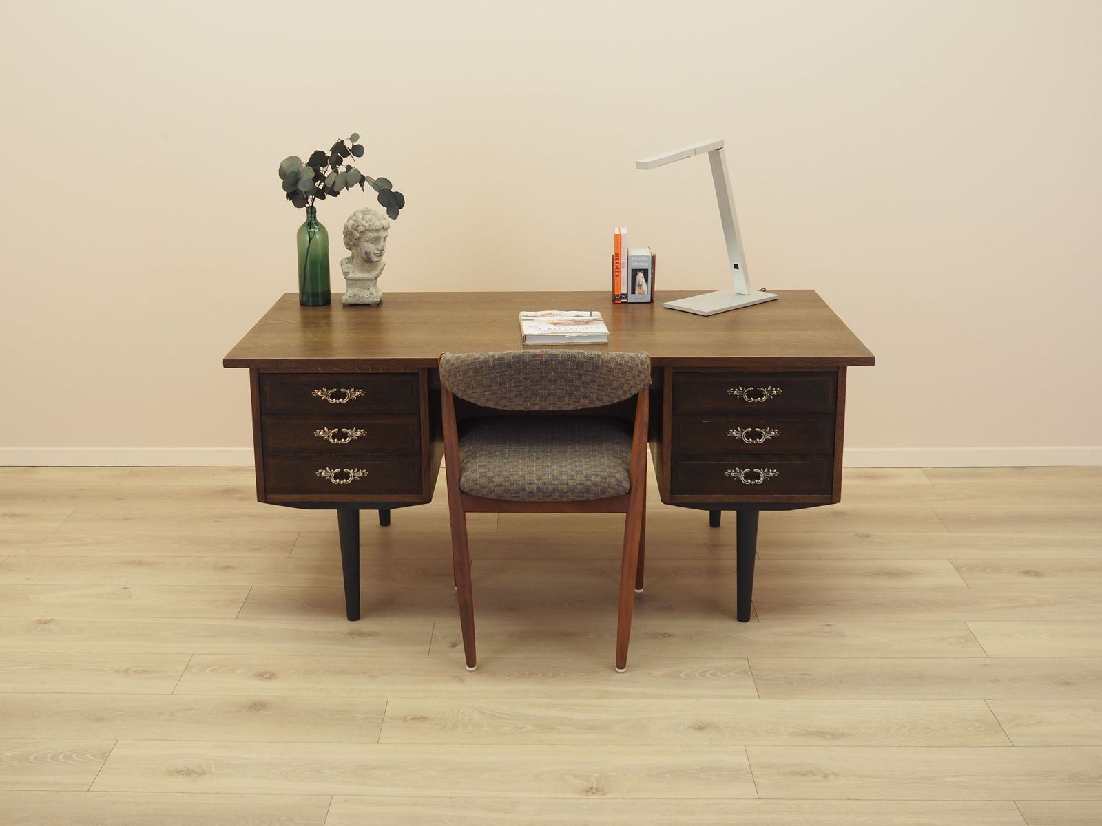 Bureau danois en placage de noyer à six tiroirs, années 1960 photo for sale