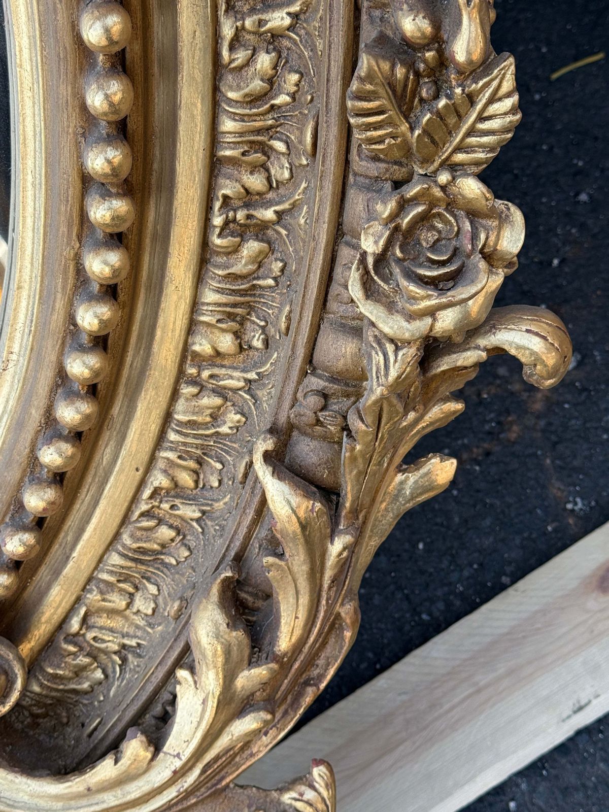 Miroir ovale en bois doré de style Baroque Revival, à chérubins sculptés, 92 pouces photo buy