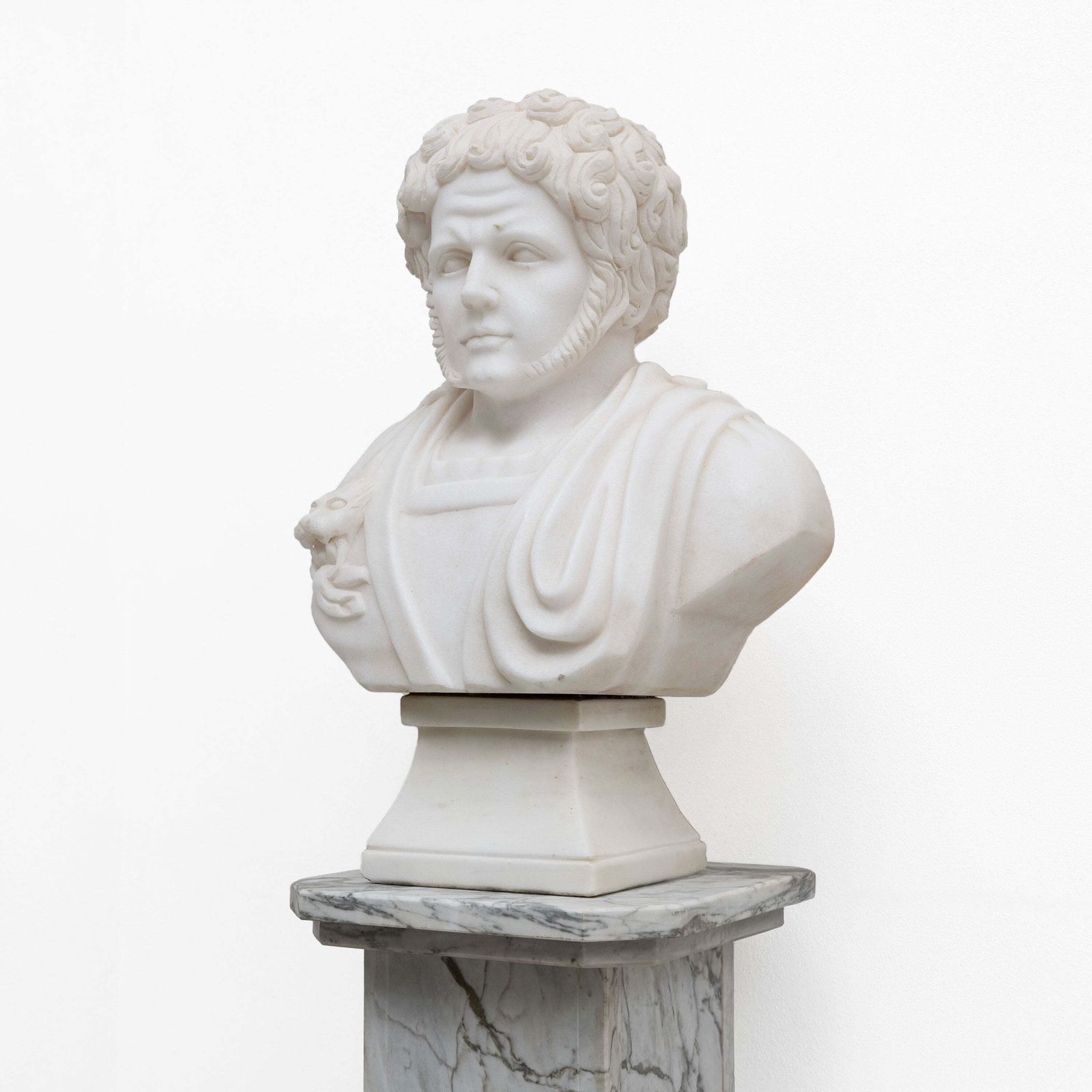 Buste en marbre blanc d'un empereur romain, XXe siècle photo furniture