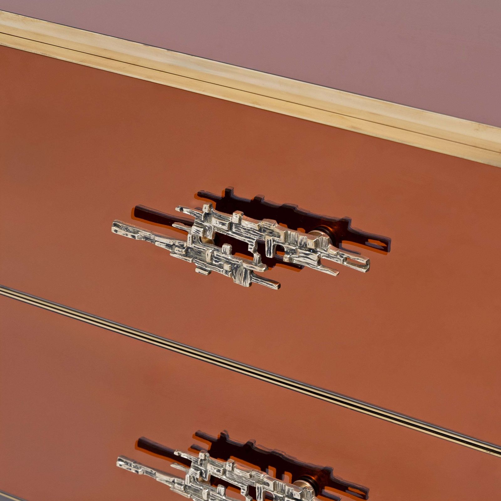 Amber Gespiegelde Ladekast Met Messing Accenten, Mid-Century Modern Stijl photo vinterior