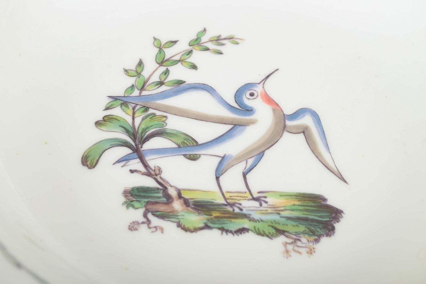 Royal Copenhagen. Ensemble de quatre grandes assiettes creuses à motifs d'oiseaux. Début du XXe siècle. photo for sale