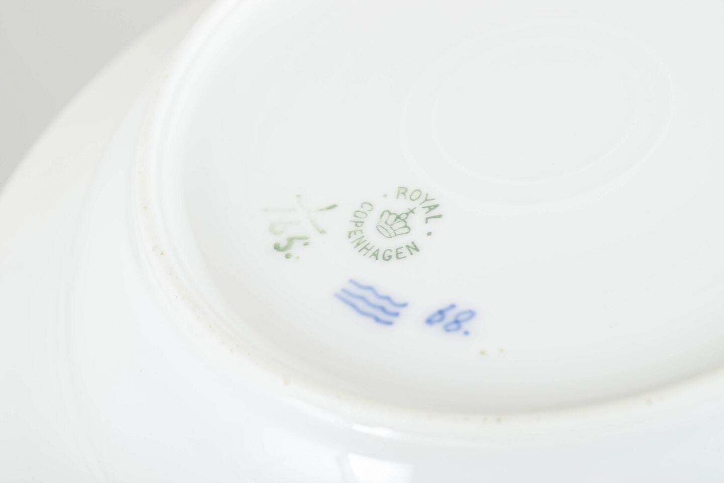 Royal Copenhagen, Blue Fluted Plain. Quatre assiettes creuses en porcelaine. Années 1920 photo Décoration