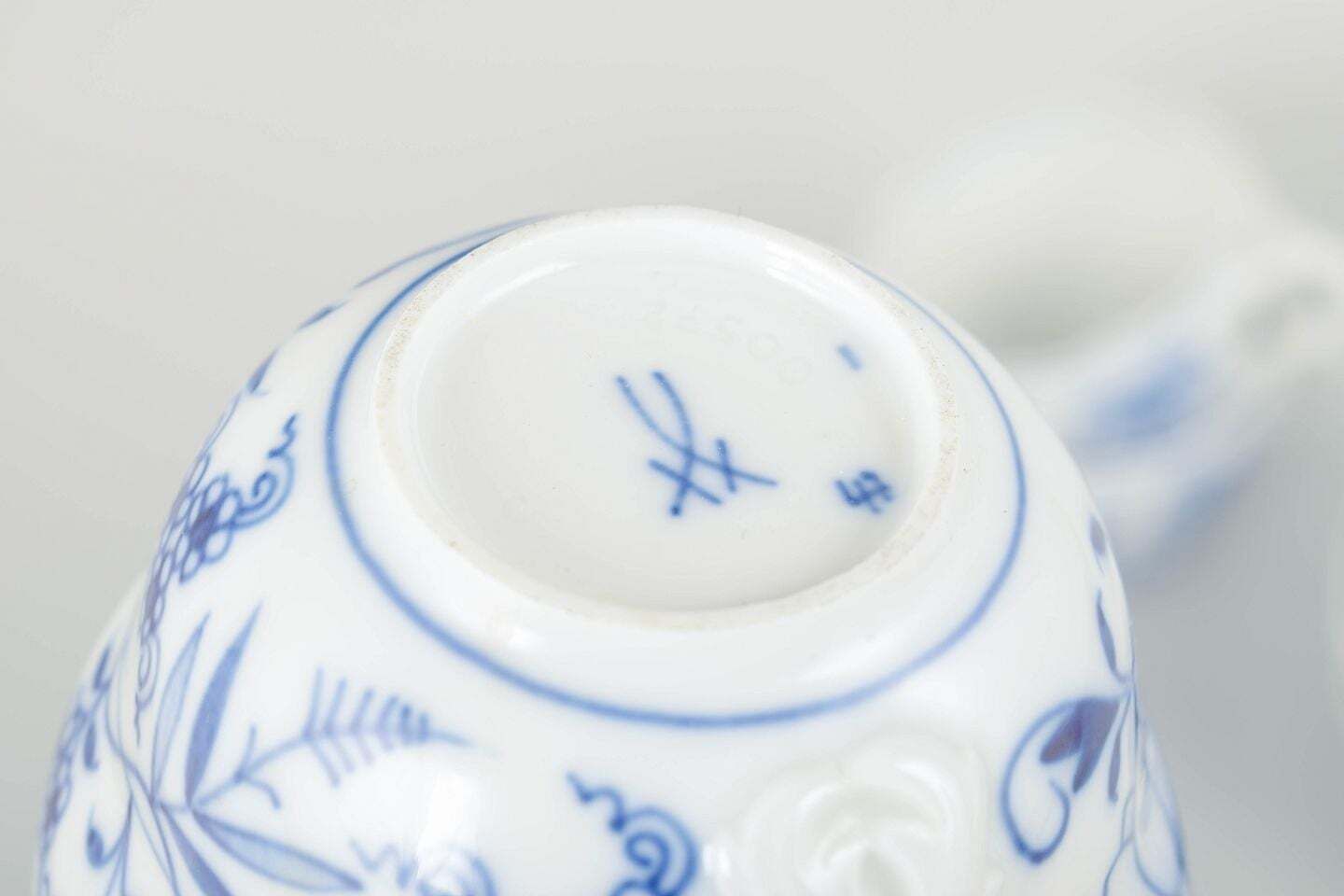 Meissen. Service de quatre tasses à café avec soucoupes, « Onion Pattern ». Milieu du XXe siècle. photo Décoration