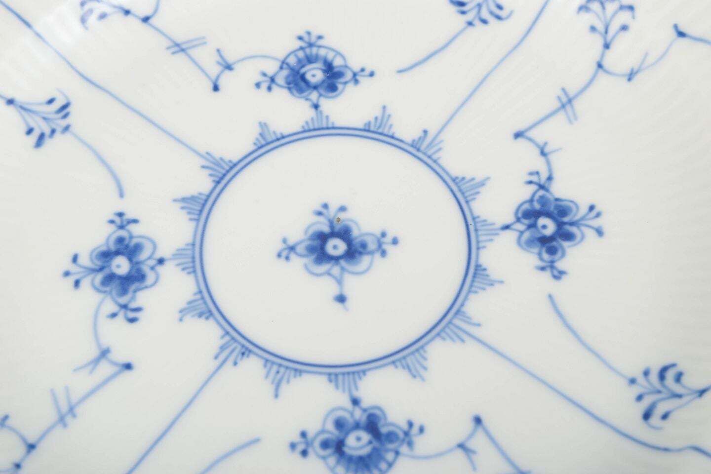 Royal Copenhagen, Blue Fluted Plain. Vijf lunchborden in porselein, jaren 1950. photo for sale