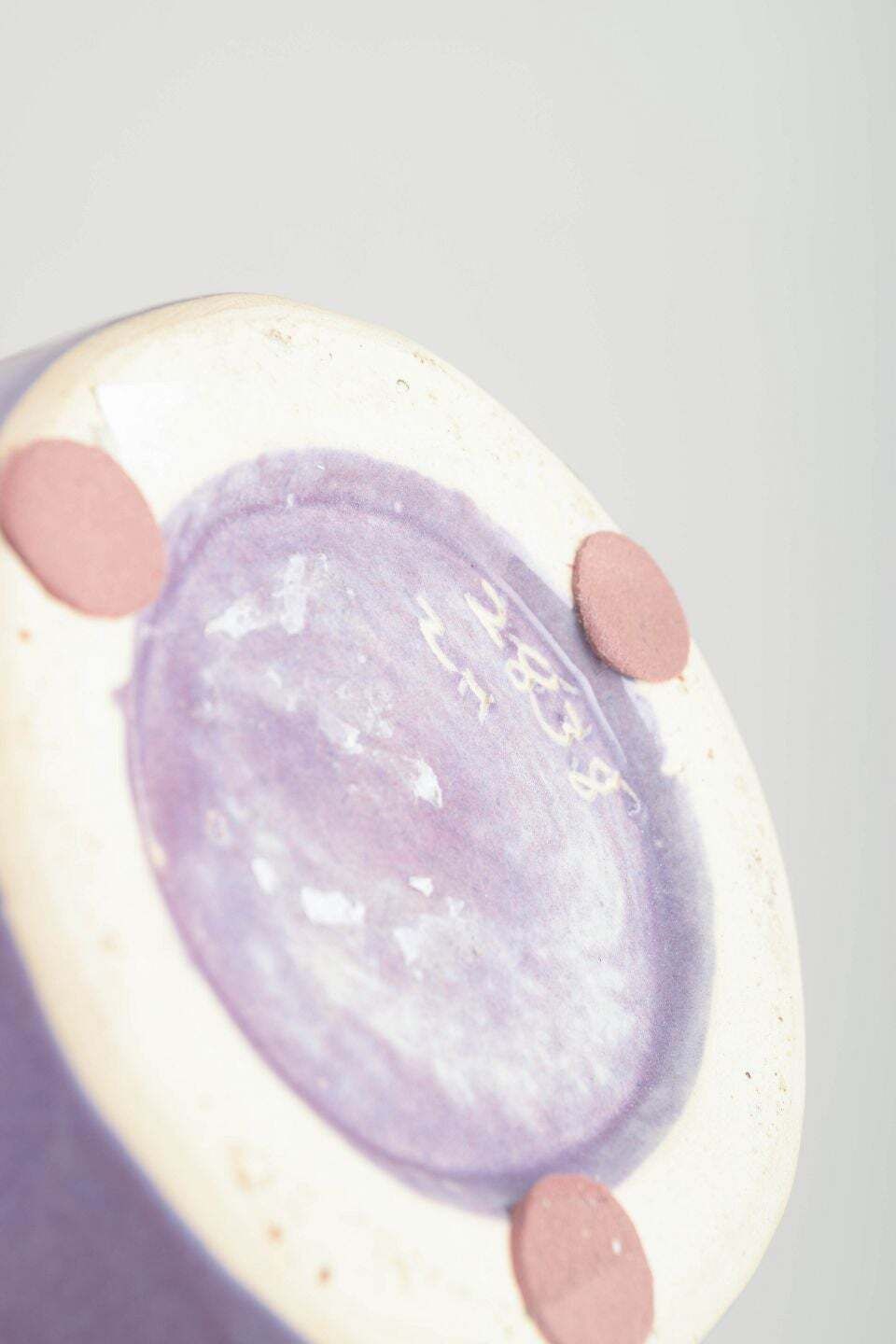 Poterie de studio européenne. Vase céramique monumental à forme sculpturale, années 1980. photo Décoration