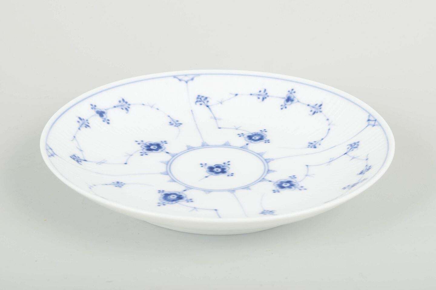 Royal Copenhagen, Blue Fluted Plain. Plat de service rond en porcelaine, années 1920 photo furniture
