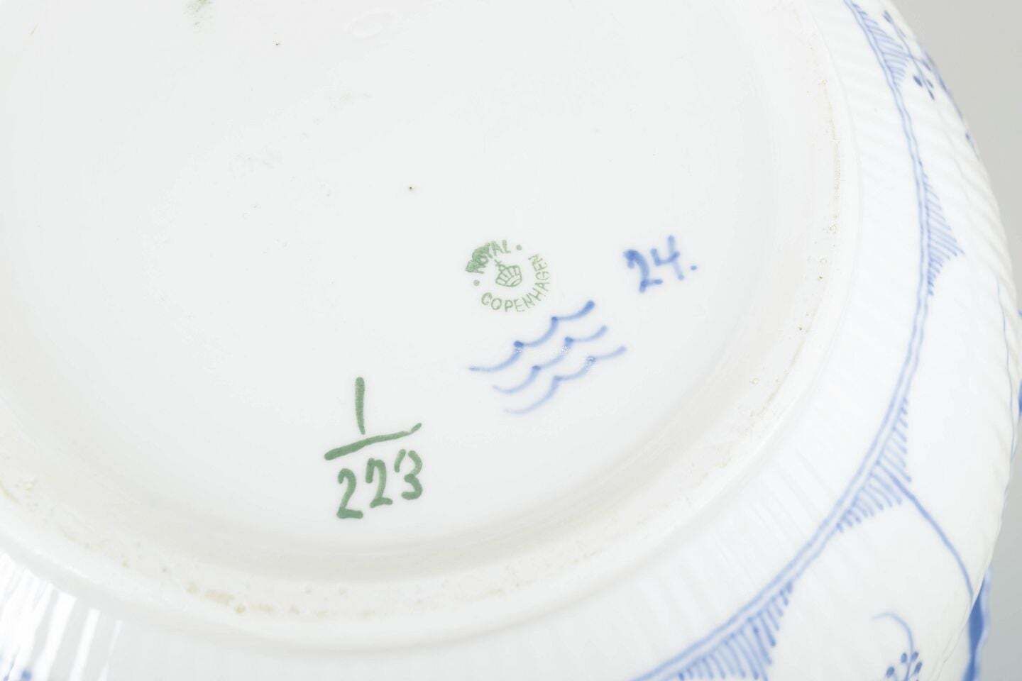 Royal Copenhagen, Blue Fluted Plain. Grande soupière en porcelaine, années 1920. photo 718.0