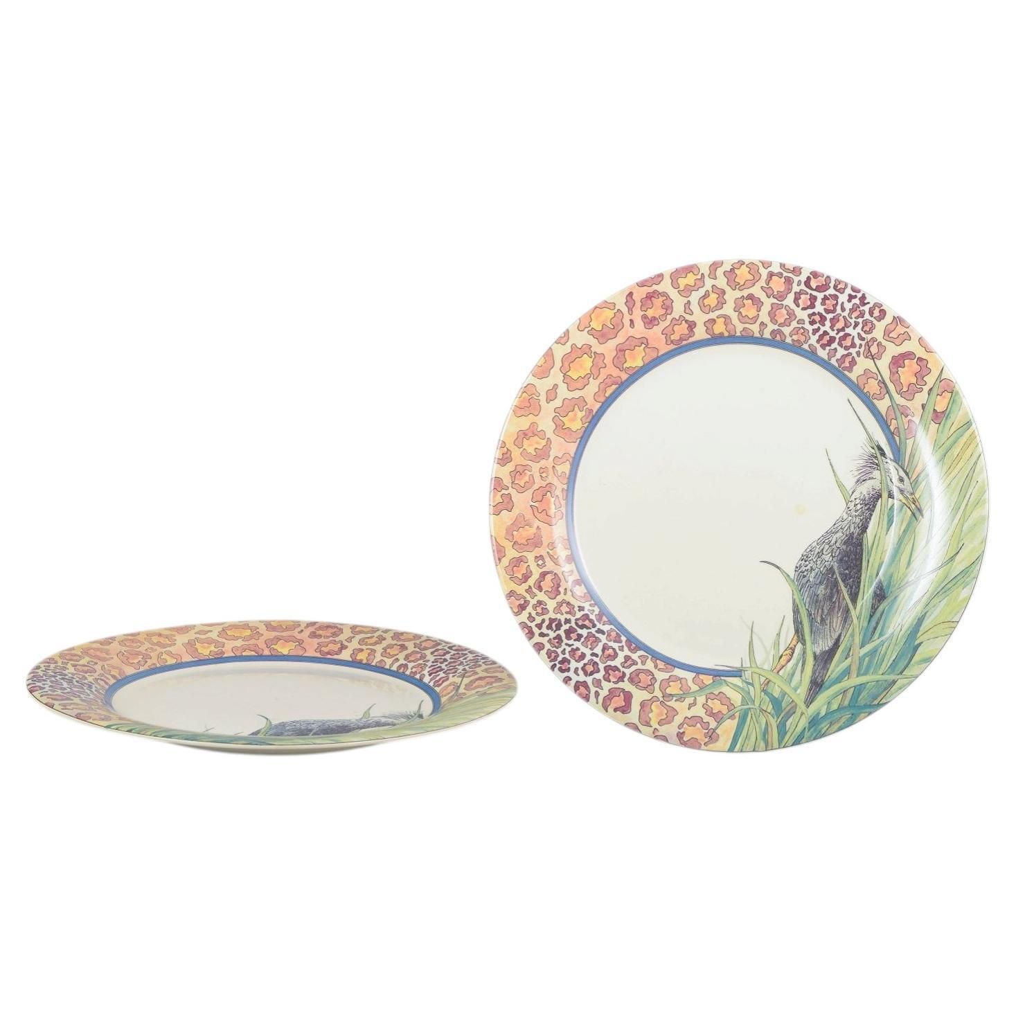 Gien, France. « Savane », lot de deux grandes assiettes plates en faïence, années 1980.