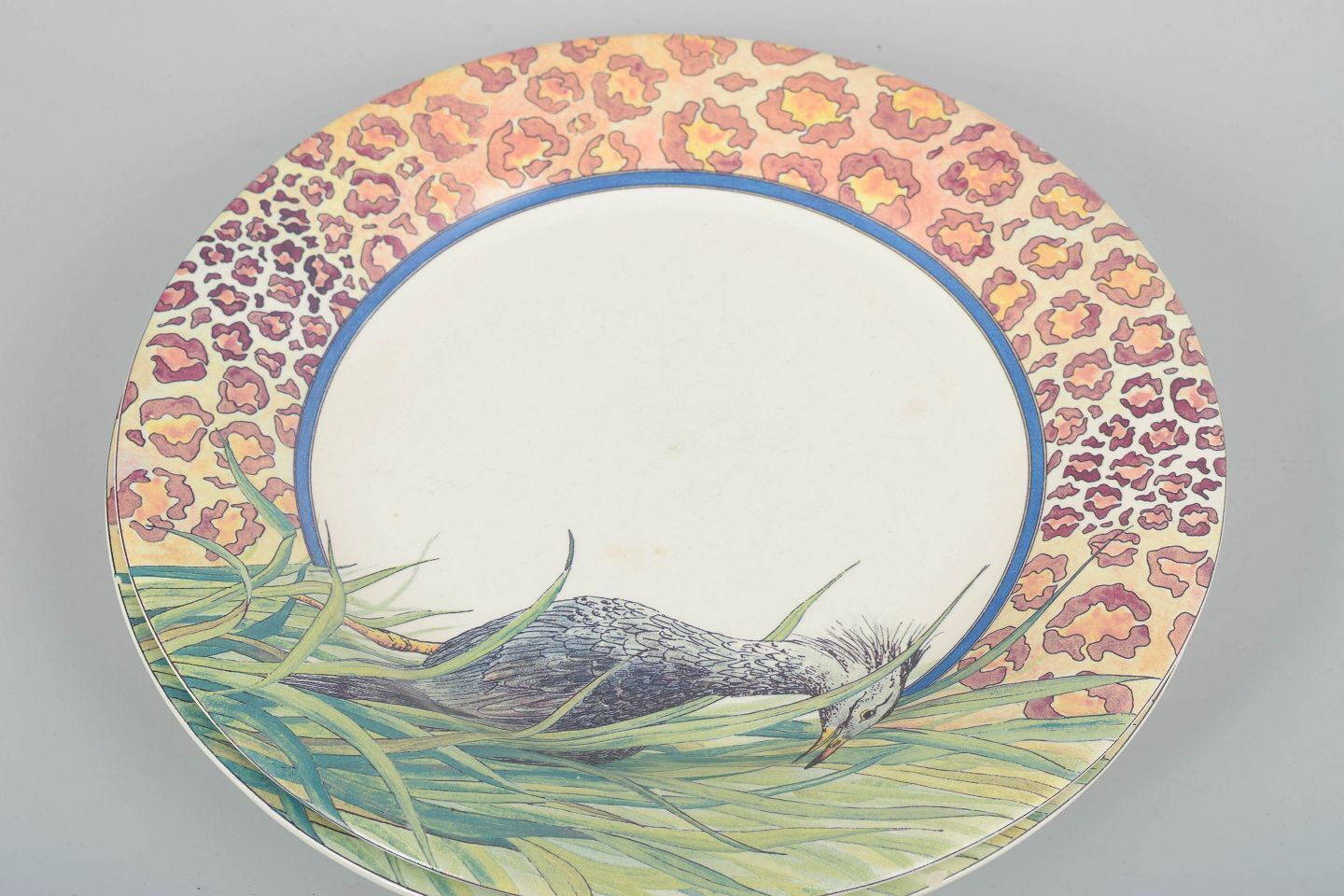 Gien, France. "Savane", set van drie grote dinerborden in faience, jaren 1980. photo furniture
