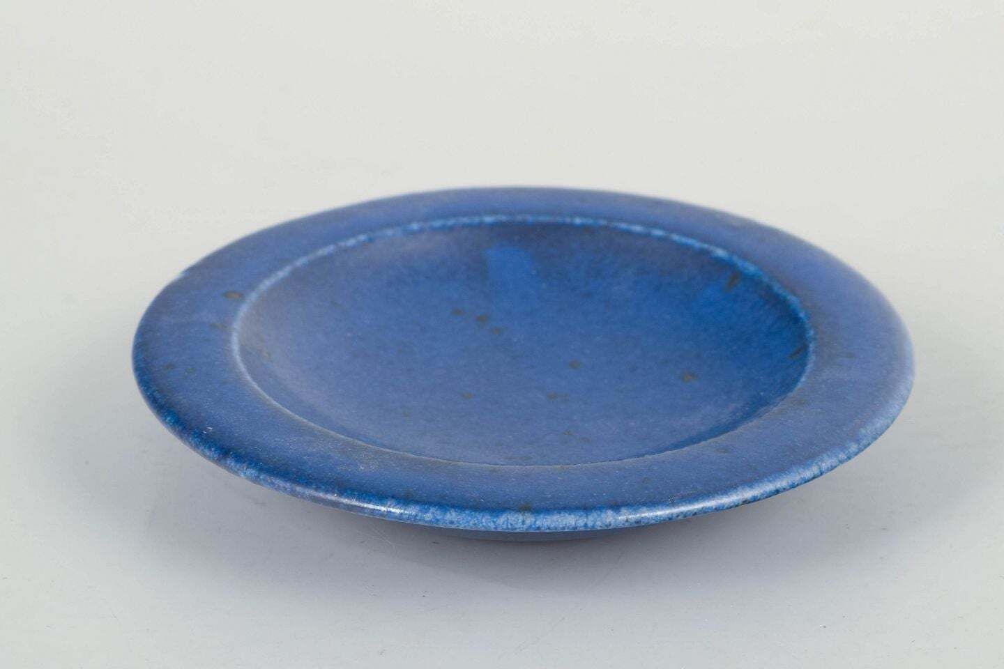 Saxbo, Denemarken. Klein Stoneware Schaaltje met Diepblauwe Glazuur. Midden 20e Eeuw. photo furniture