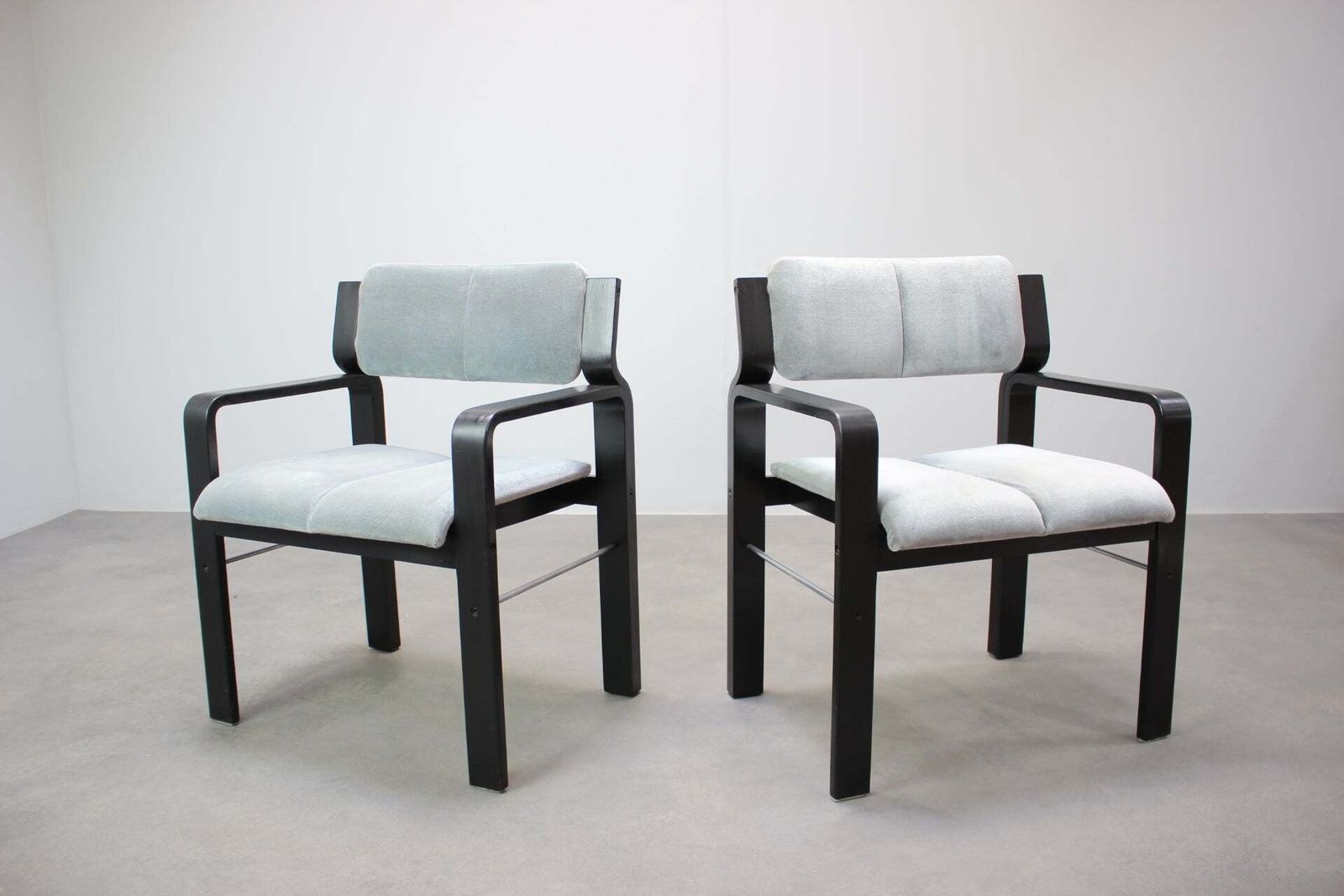 photo furniture Fauteuil Ludvik Volak, Dřevopodnik Holešov, Tchécoslovaquie, 1989