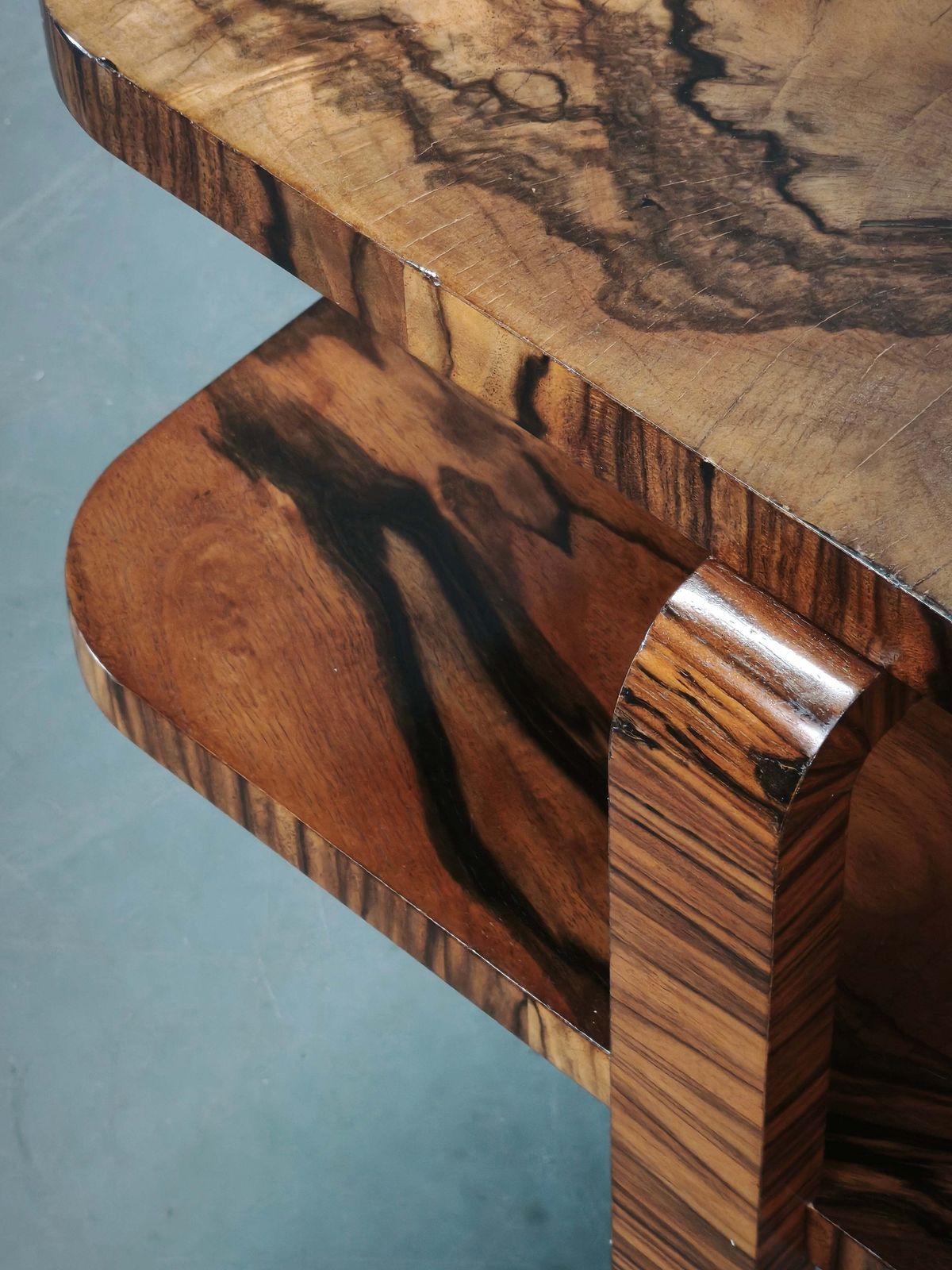 Table basse Art Déco à deux plateaux en noyer, Tchécoslovaquie, années 1930 photo buy
