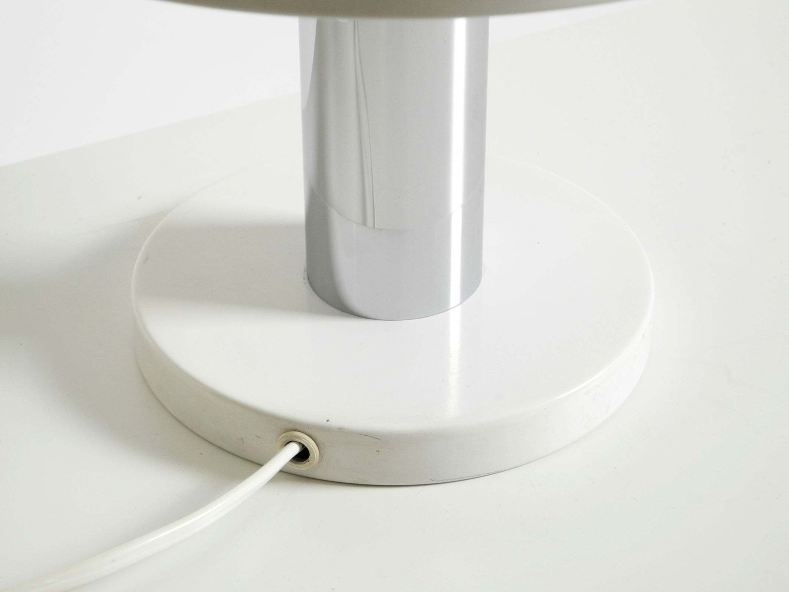 photo buy Lampe de table Space Age en métal blanc, années 1960, par Kaiser Leuchten, en très bon état