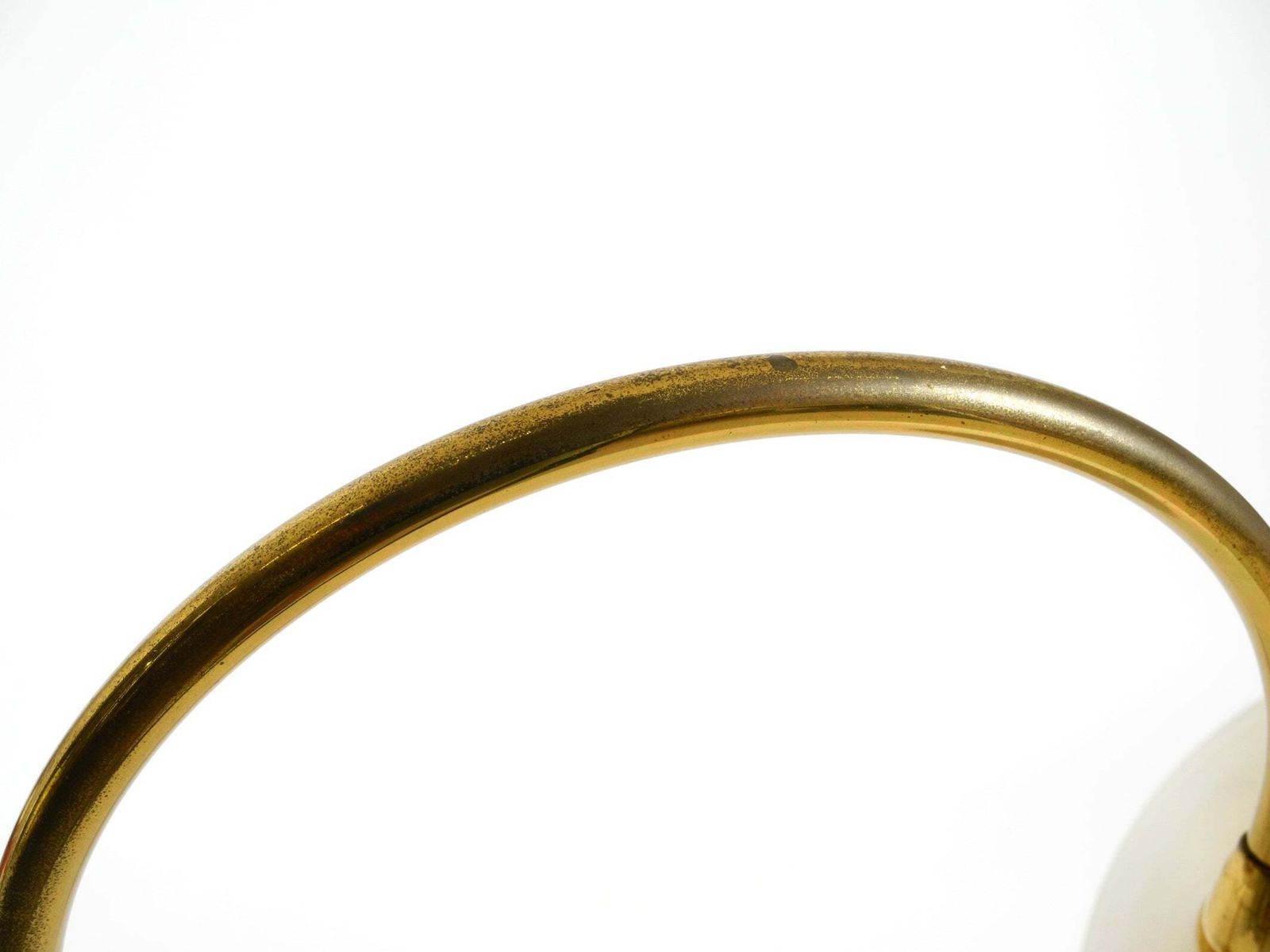 photo vintage Large, Original Mid Century Modern Brass Table Lamp With A Conical Shade