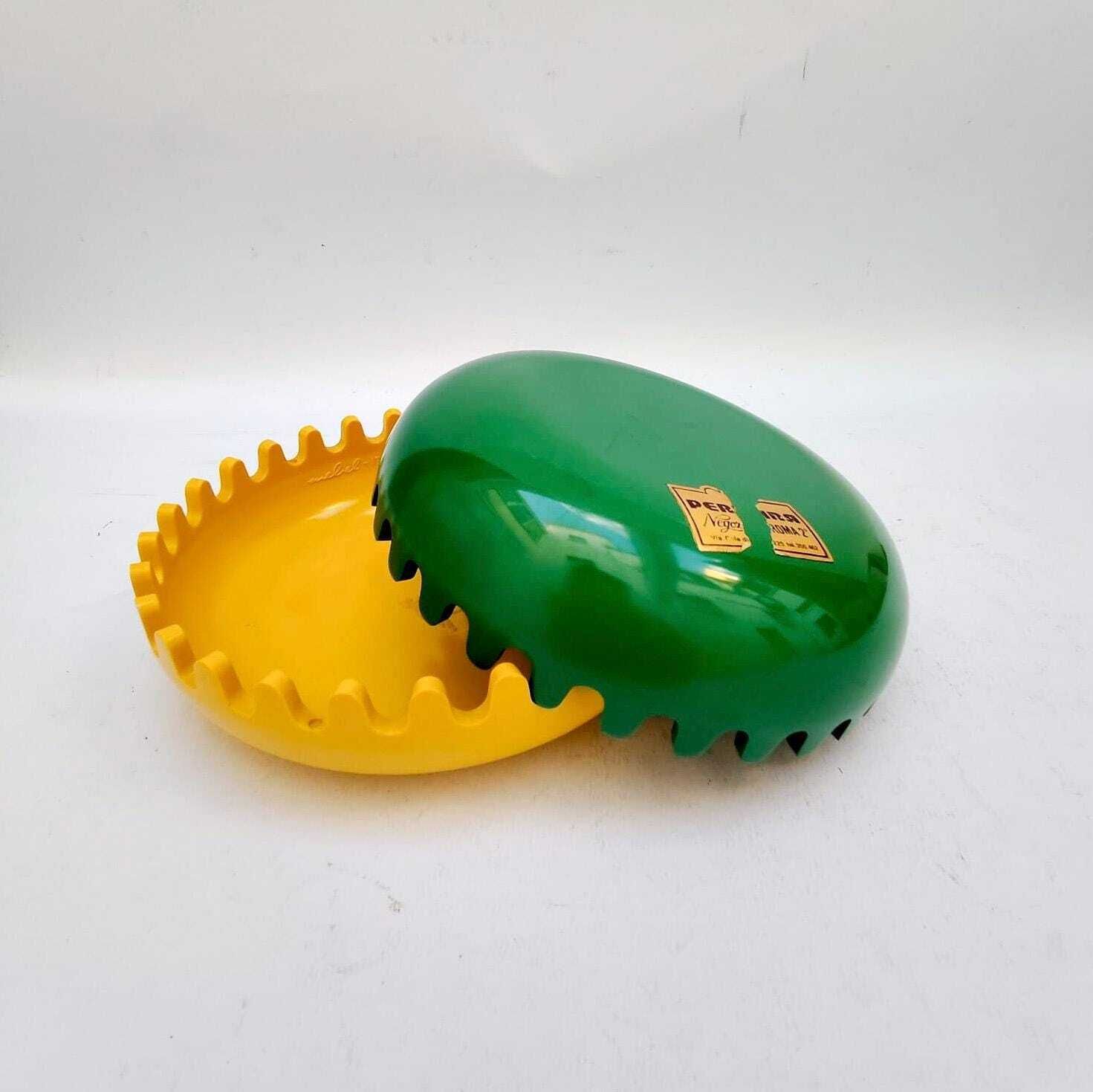 Clam Box Ashtray ontworpen door Alan Fletcher, Space Age Furniture, jaren 1970, gele en groene reclamebijen photo vinterior