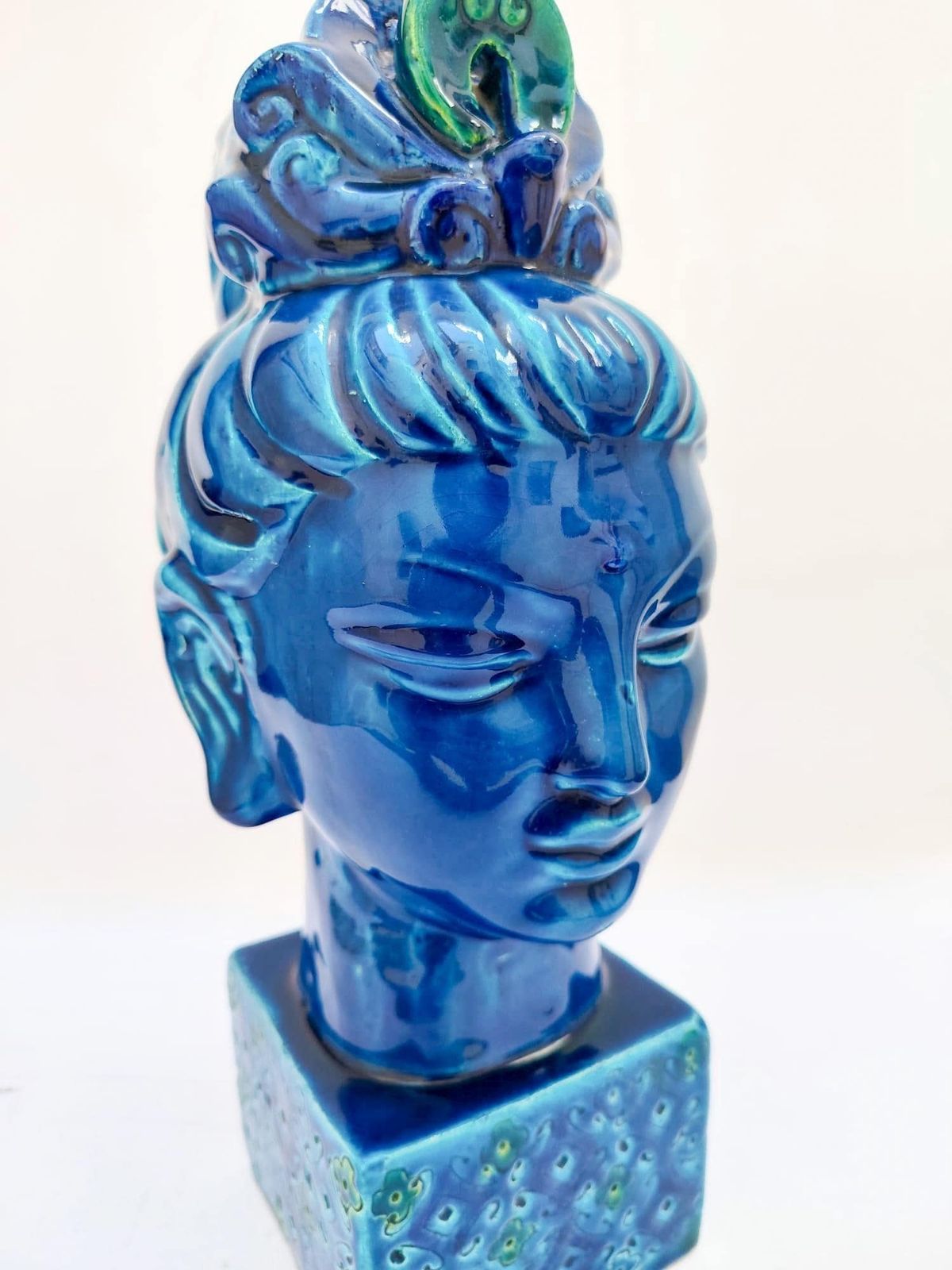 photo furniture Sculpture statue céramique vintage mid-century Bitossi Goddess Kwan Yin, décoration Rimini Blu, par Aldo Londi