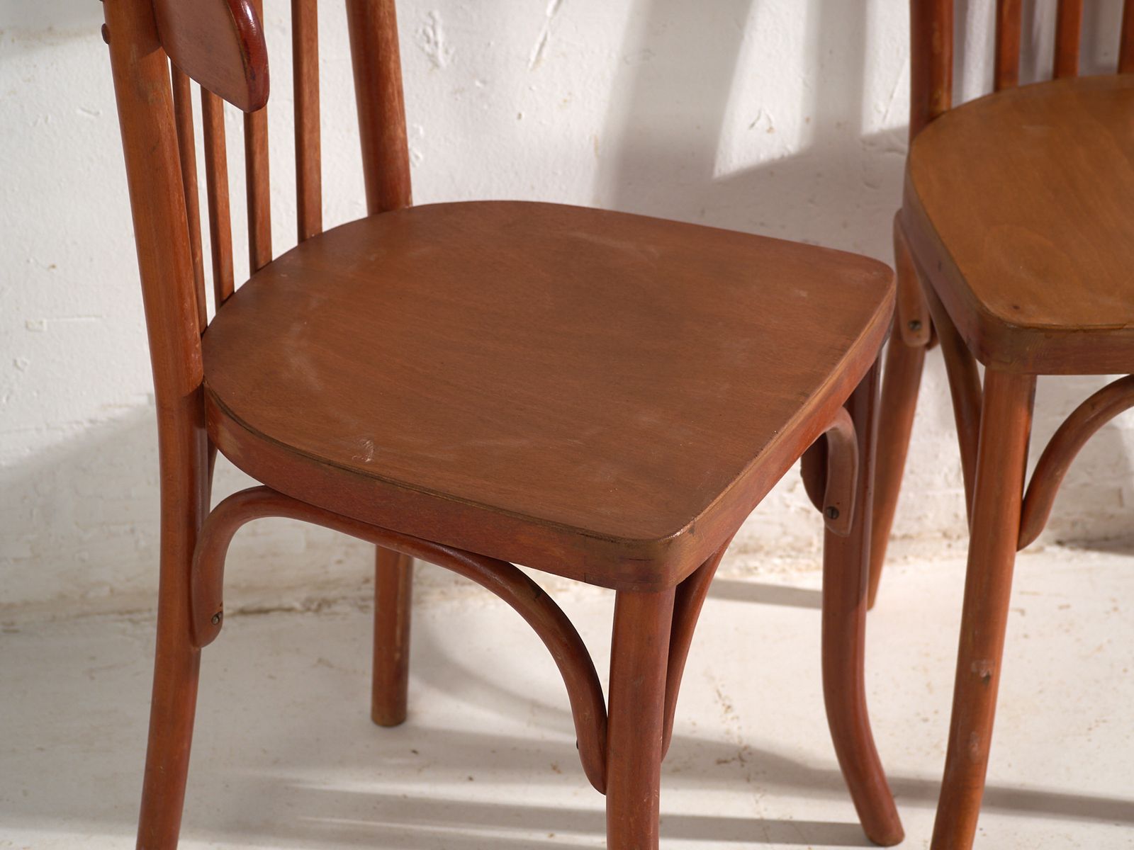 photo furniture Chaises d'époque de style Thonet en bois courbé - Europe centrale, vers 1930 - lot de 4 pièces n° 7