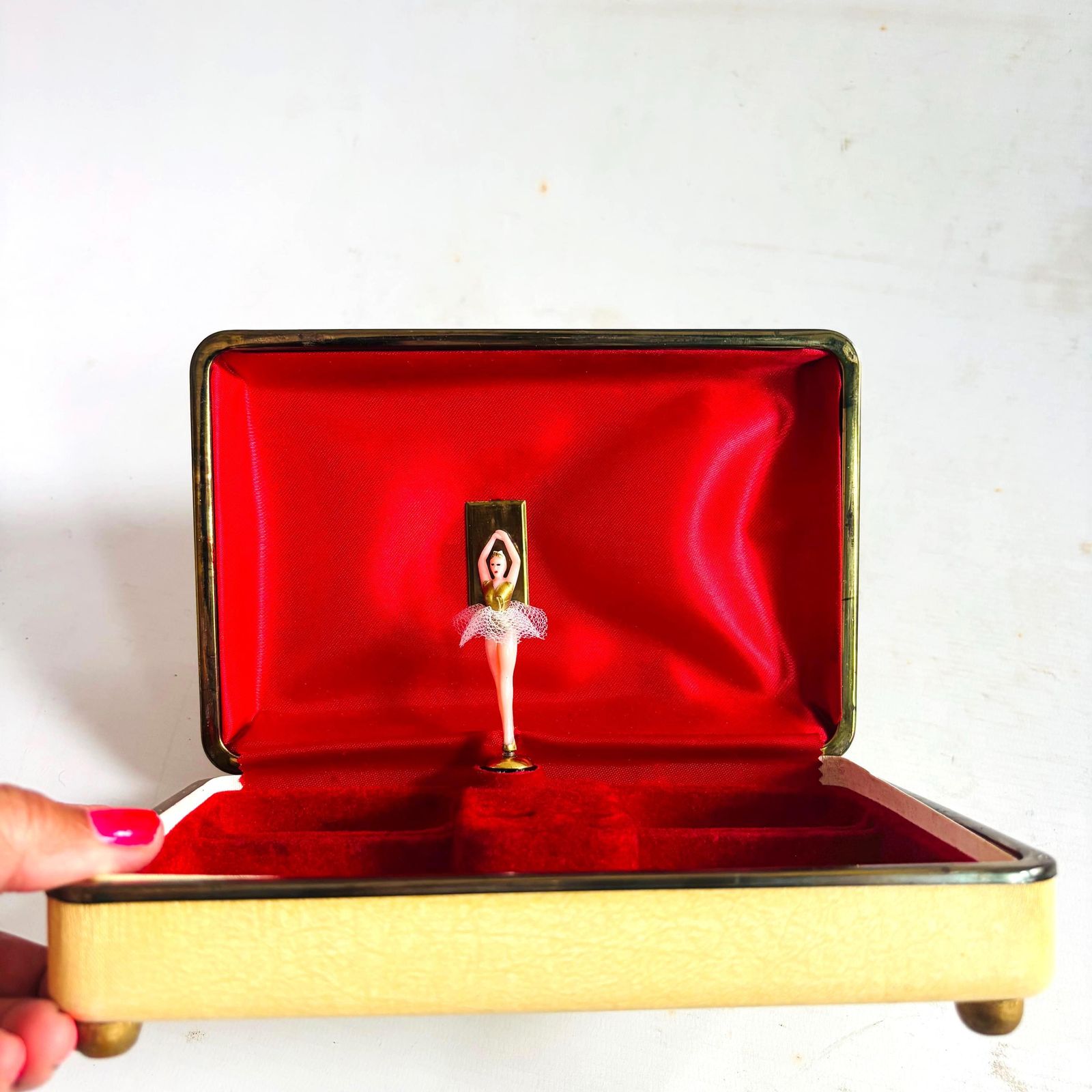 Collectable Lador Rare & Beautiful Swiss Reuge 1940s Musical Jewellery Box With Dancing Ballerina