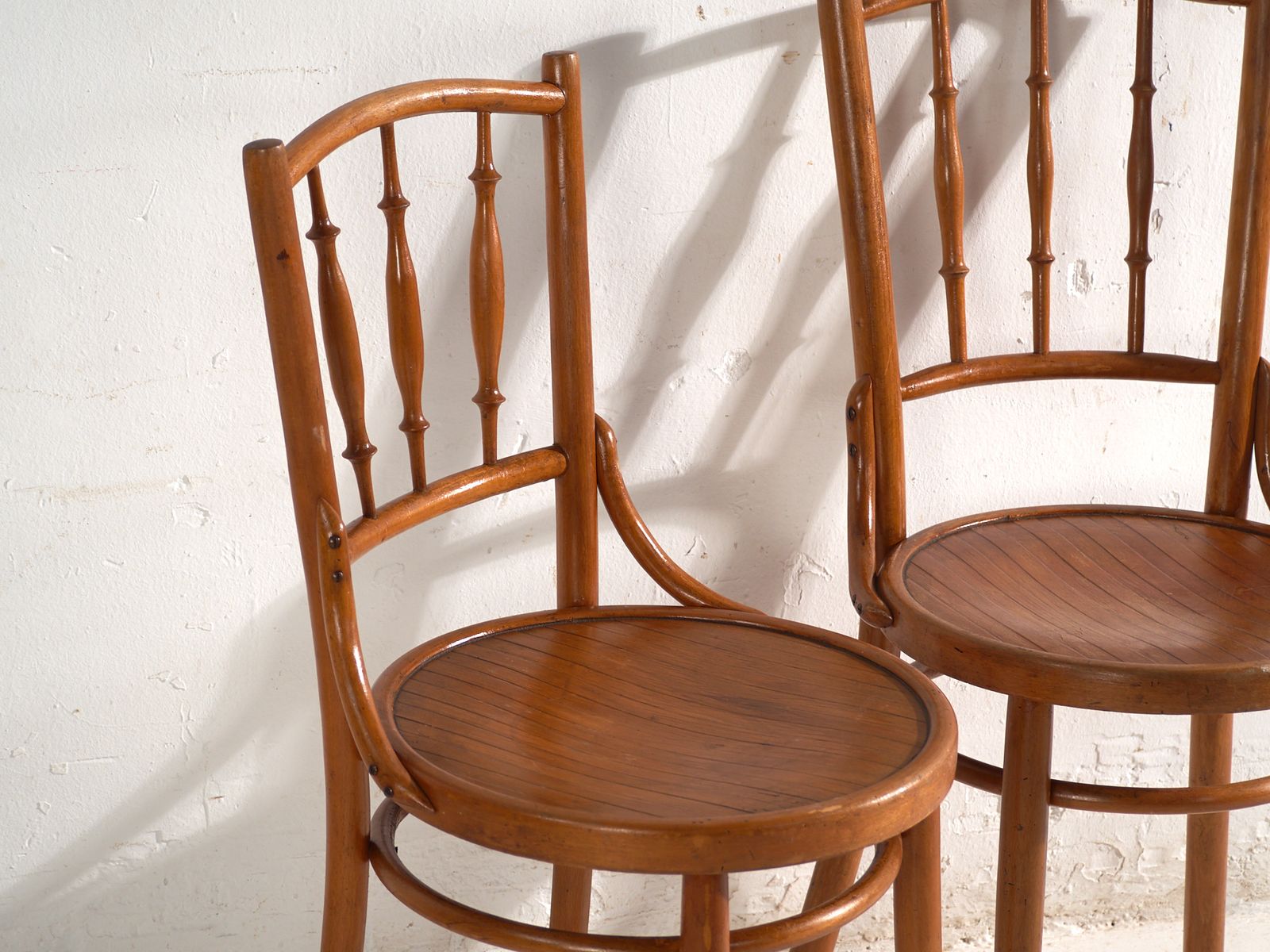 Chaises d'époque de style Thonet en bois courbé - Hongrie, vers 1960 #8 photo for sale