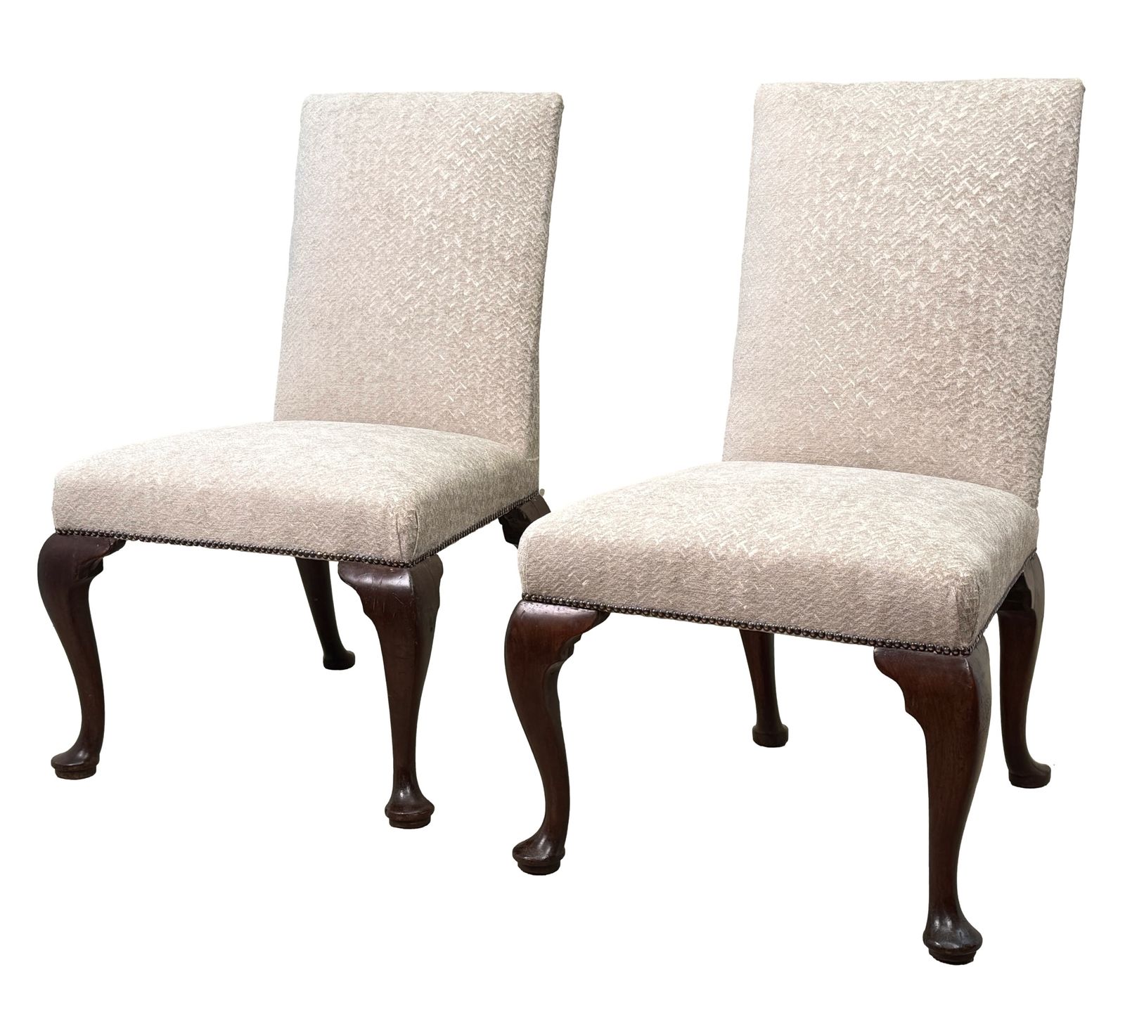 Zeldzaam paar vroeg-18e-eeuwse Georgian stoelen in walnoot met bekleding (Engeland, ca. 1720)