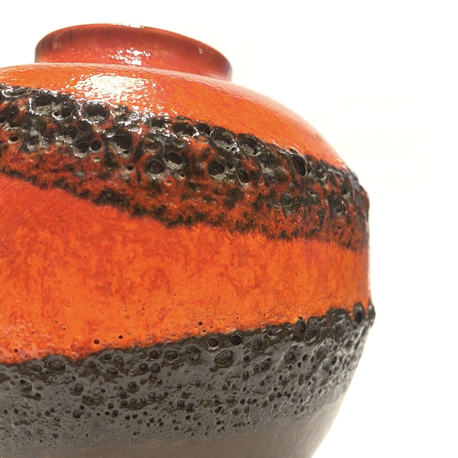 Bay Keramik 64 12 Vaas in Rood en Oranje Fat Lava Glazuur, jaren 1970 West-Duits Aardewerk photo vinterior