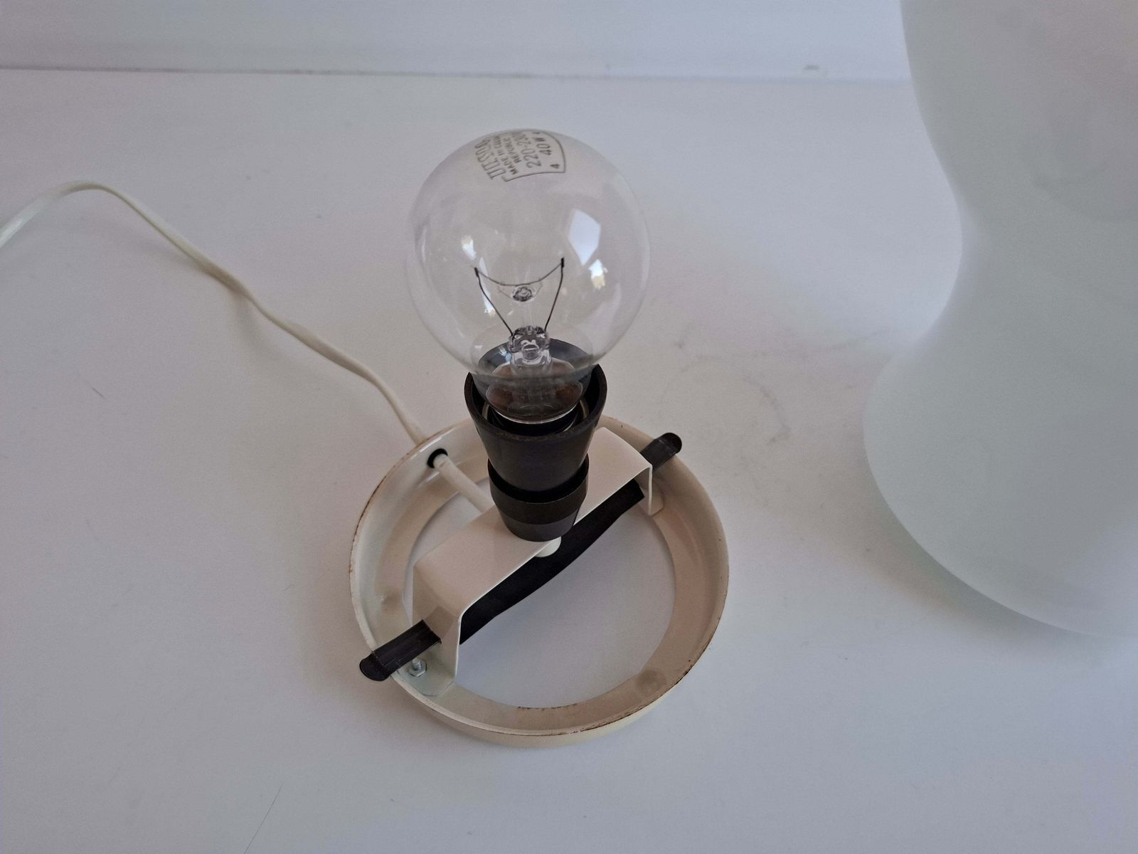 Lampe de table en verre opalin tchécoslovaque, années 1970, attribuée à Ivan Jakeš photo furniture