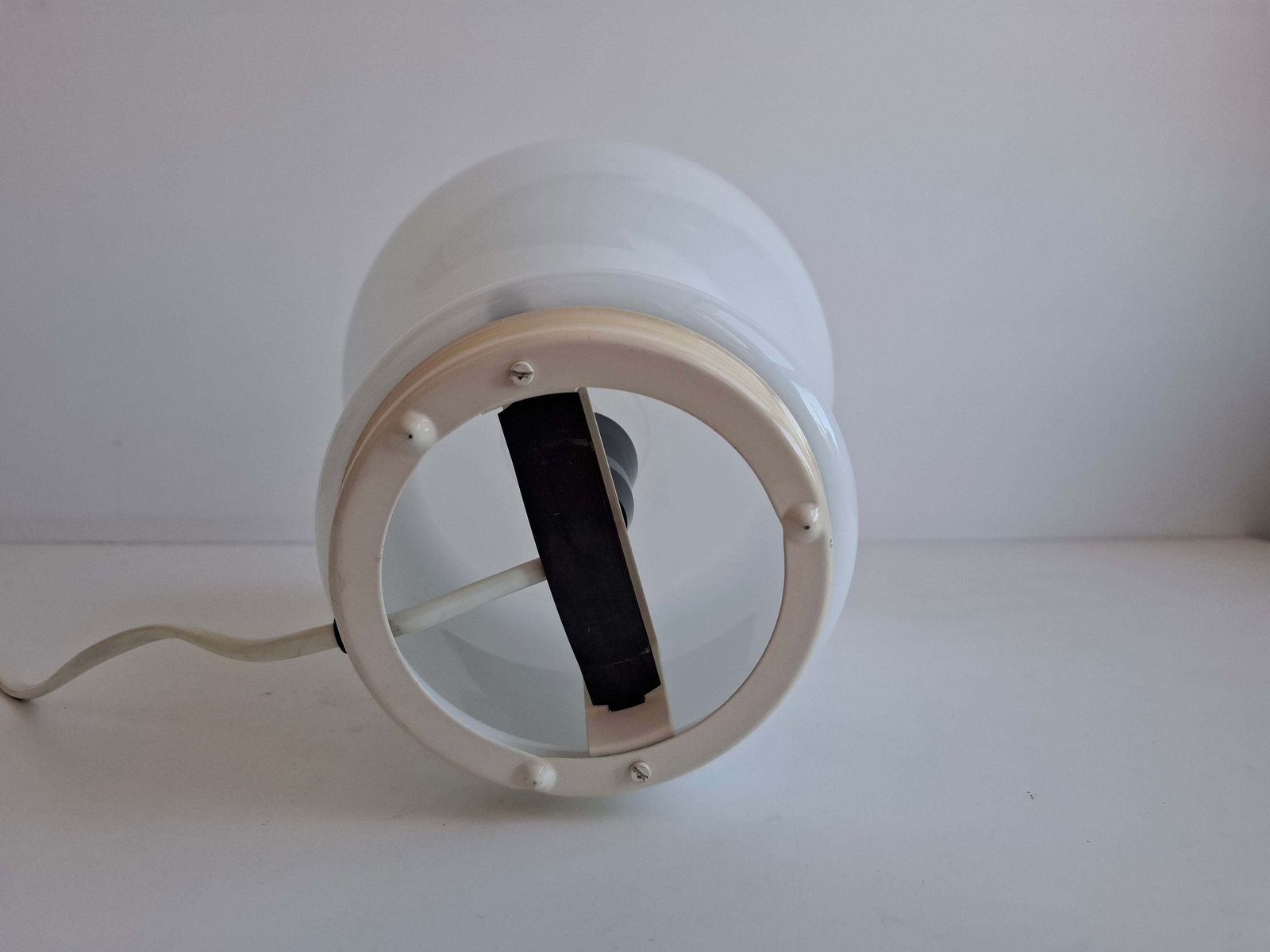 Lampe de table en verre opalin tchécoslovaque, années 1970, attribuée à Ivan Jakeš photo Luminaires