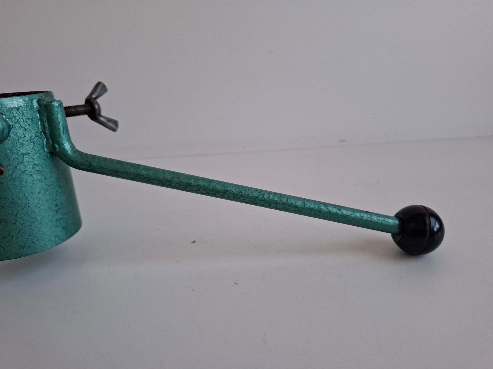 Woonaccessoires Tsjechoslowaaks vintage metalen kerstboomstandaard, mid-century driepoot photo