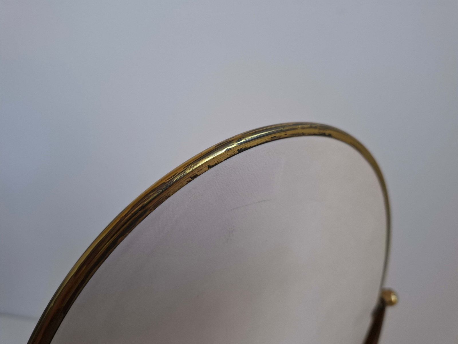 photo for sale Miroir de table pivotant mid-century en laiton et bois, Tchécoslovaquie, années 1960
