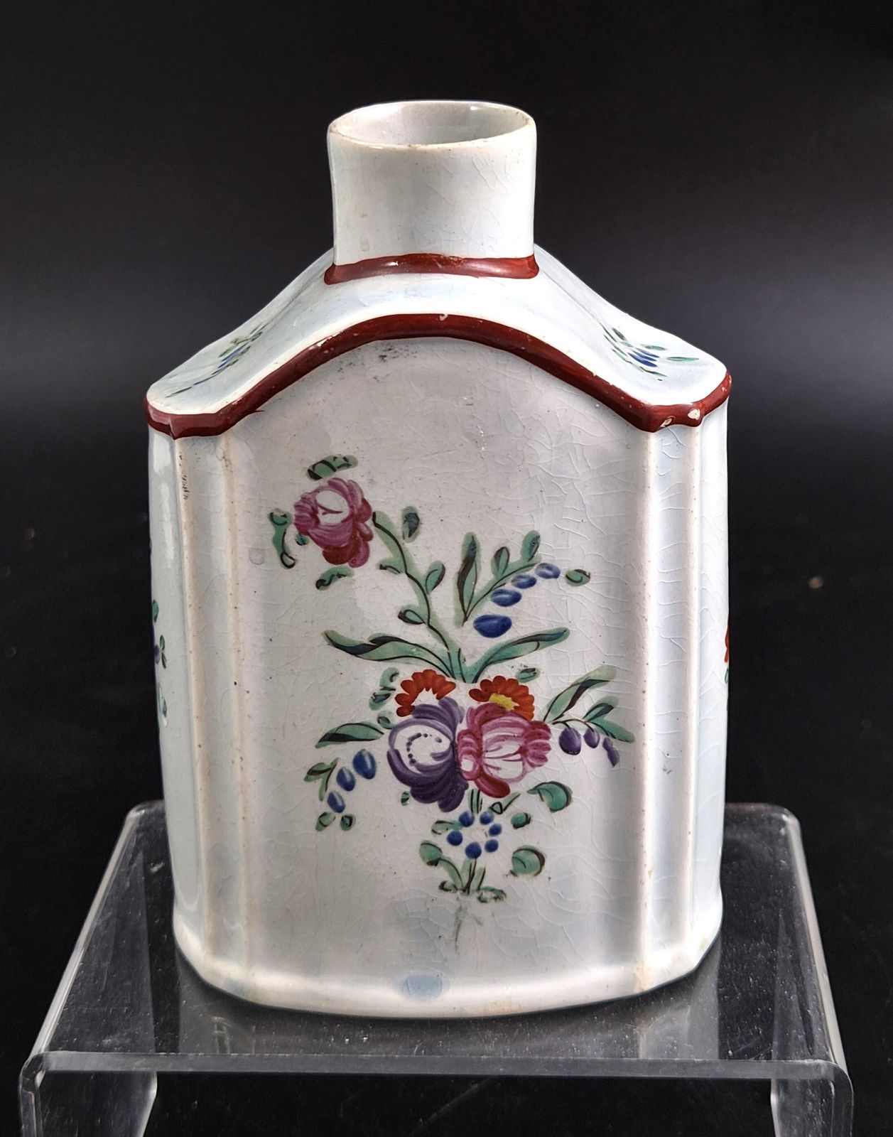 Leeds Pottery Theebusje met Bloememaille, Dubbel Stempel, ca. 1780