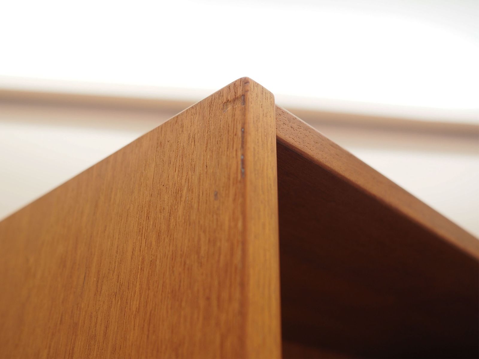 Teakhouten Wandkast van Hundevad & Co. met Verstelbare Planken, Deens Design ca. jaren 1960. photo vinterior