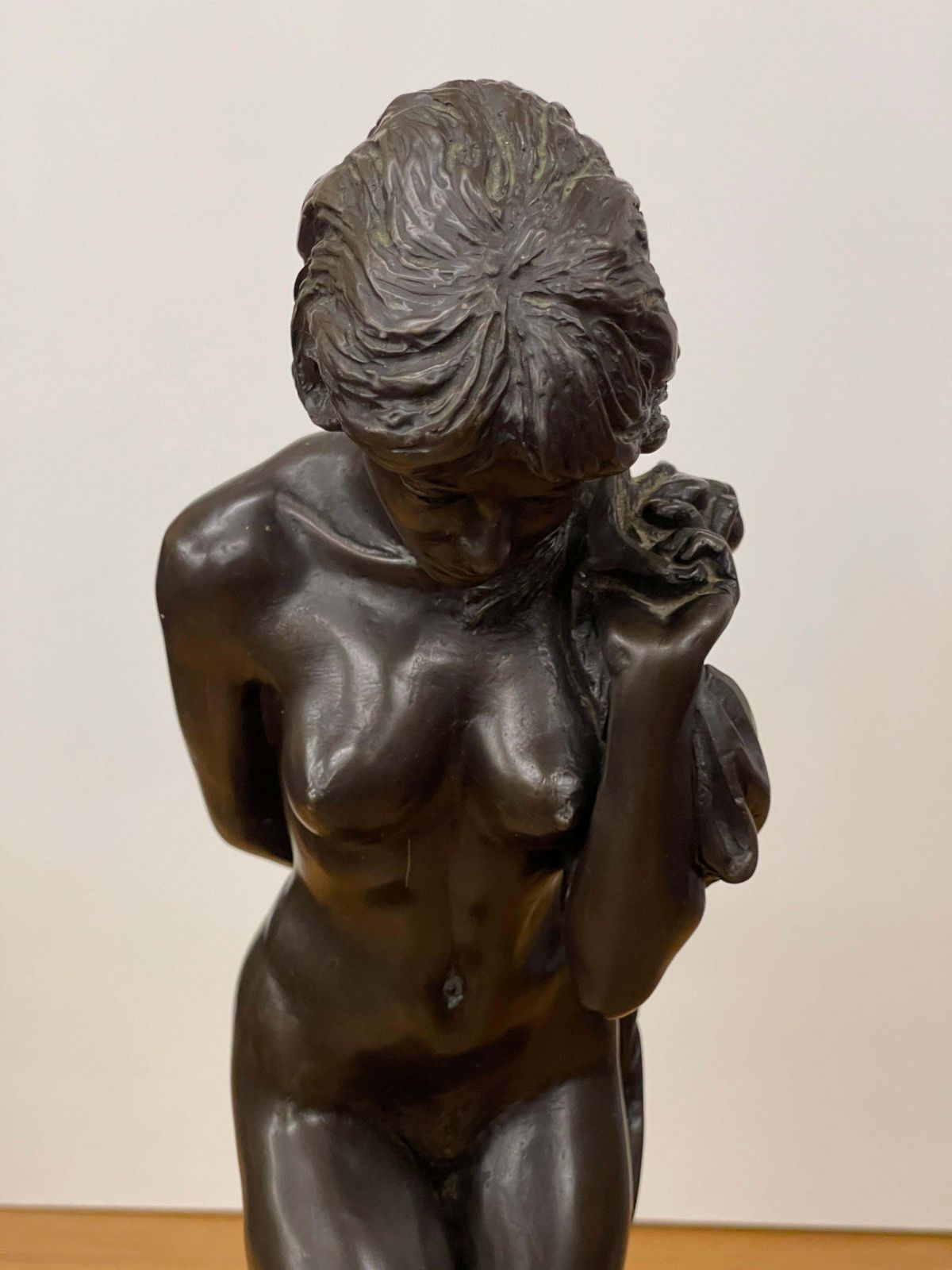 Sculpture Art Nouveau en bronze, figure féminine nue d'époque photo furniture