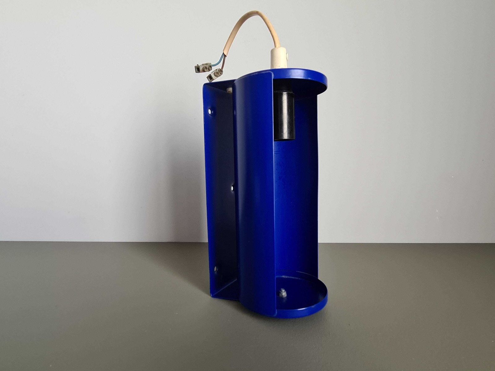 Vintage Ikea Blauwe Wandlamp, Geëmailleerde Cilinder Wandlamp, Iconisch Design, Scandinavisch Space Age Design jaren 1980 photo for sale
