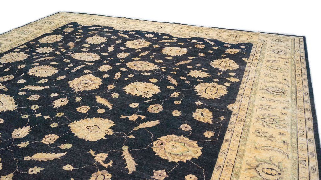 Vintage Ziegler stijl vloerkleed, zwart, 590 × 423 cm, ca. jaren 1990 photo Textiel