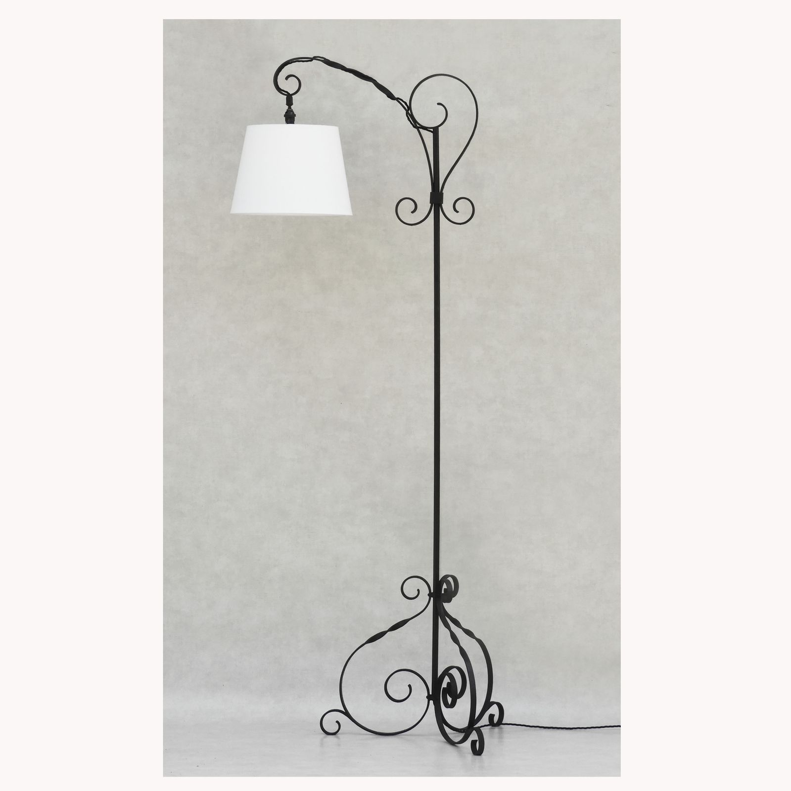 Lampadaire vintage en fer forgé, France, vers 1950 photo furniture