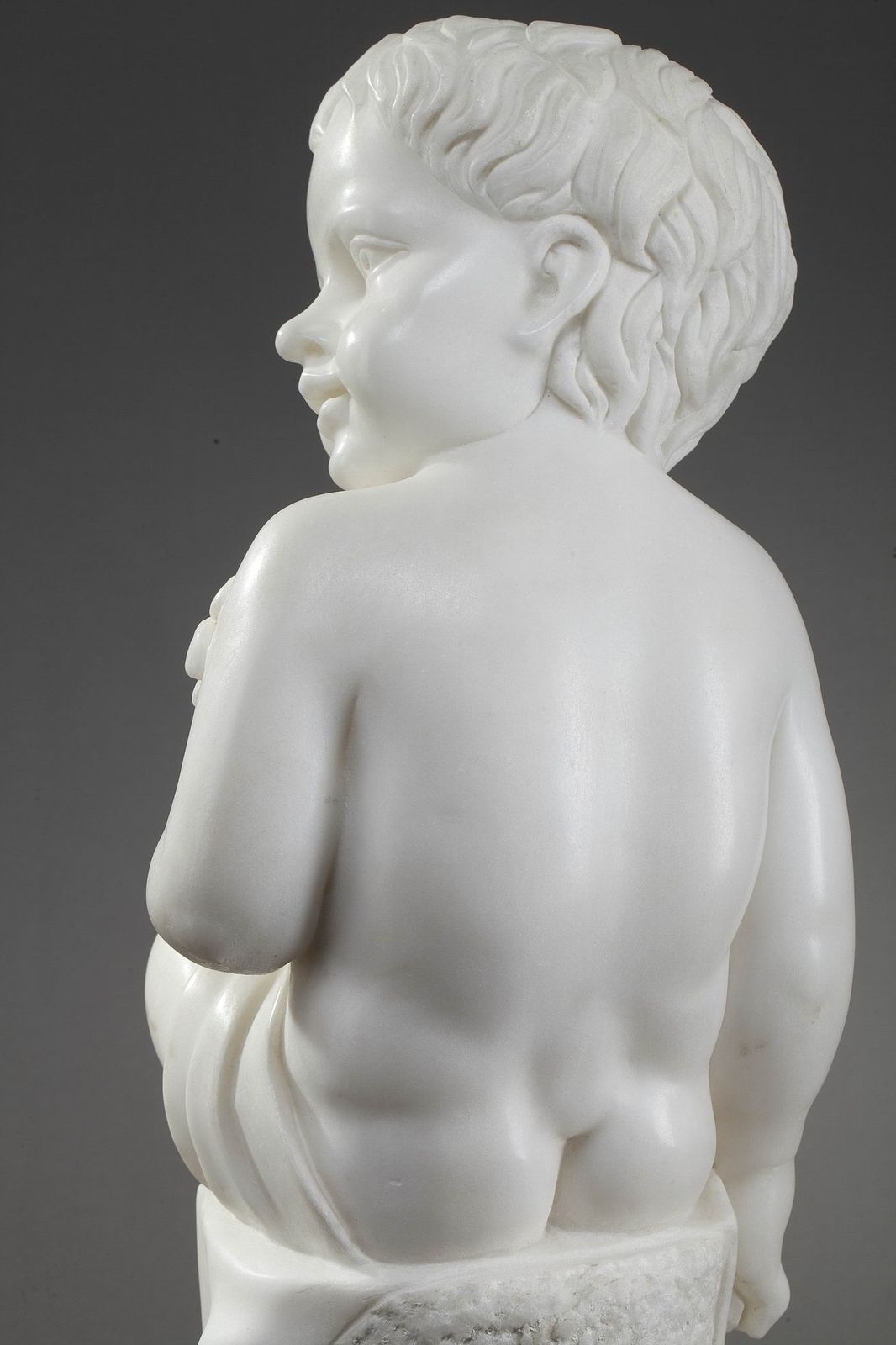 Art Figure en marbre du XXe siècle « Putto aux épis de blé » photo