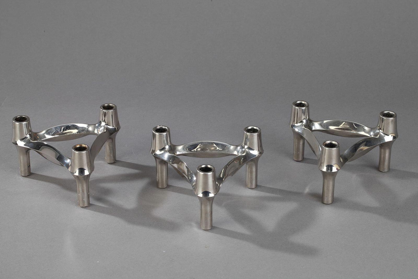 photo for sale Ensemble de 3 bougeoirs en métal chromé par BMF