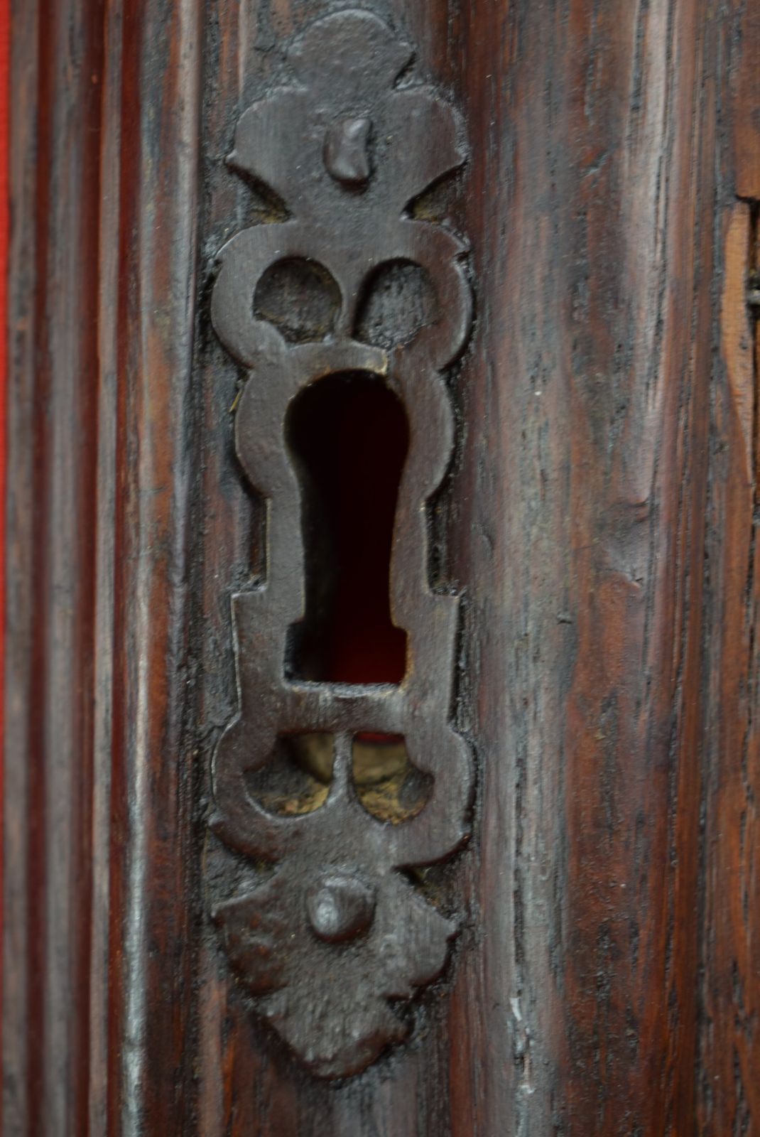 553.0 17th.C Virgin Mary Wood Carving Door photo