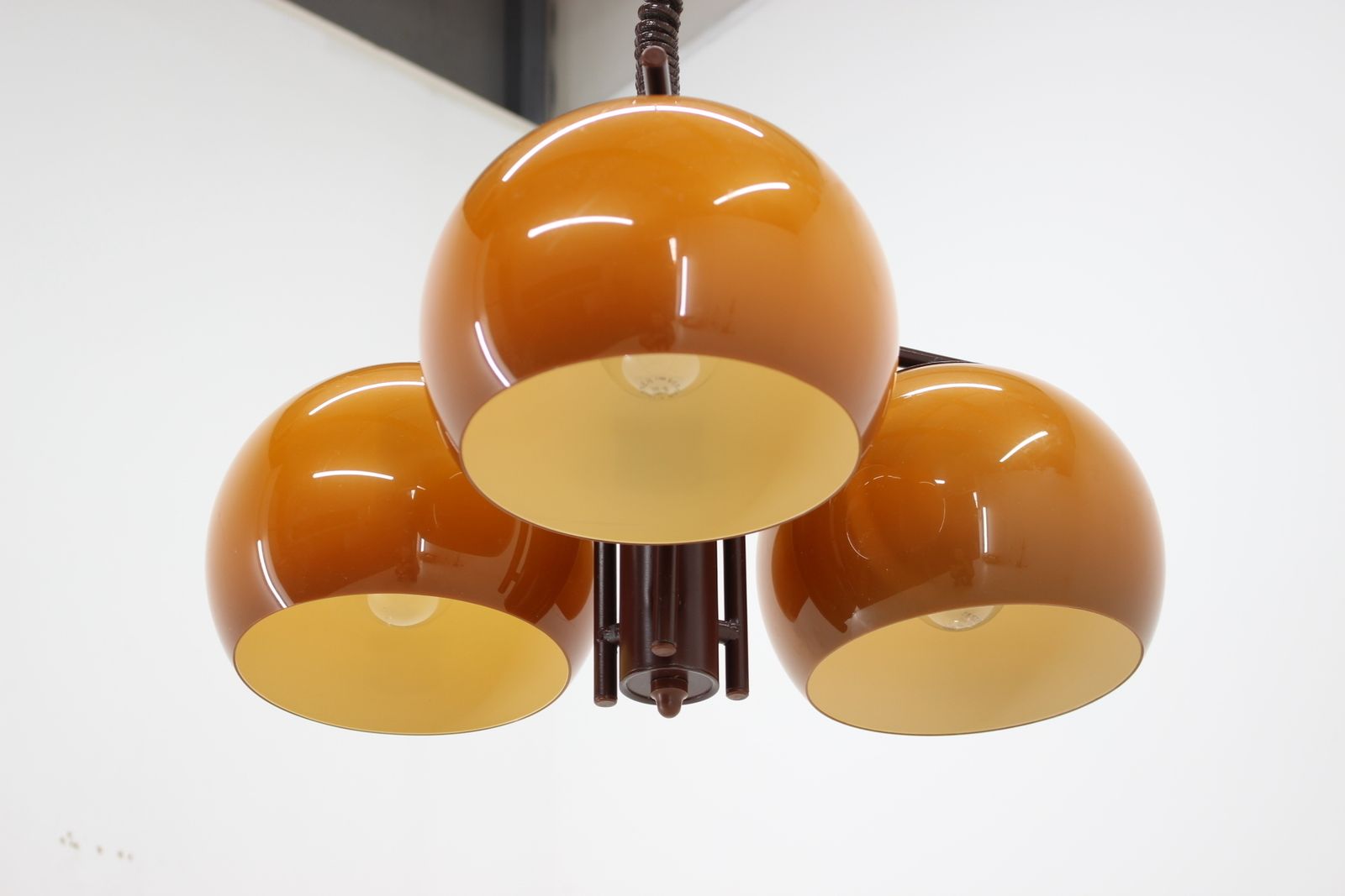 Mid Century Kunststof Kroonluchter, Jaren 1970. photo Verlichting