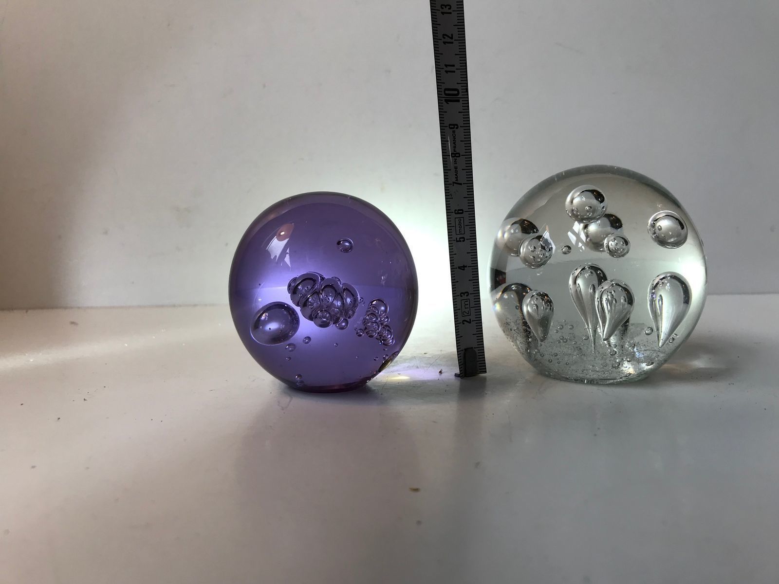 Paperweights From Konst Glashyttan Urshult, 1970s, Set Of 2 photo vinterior